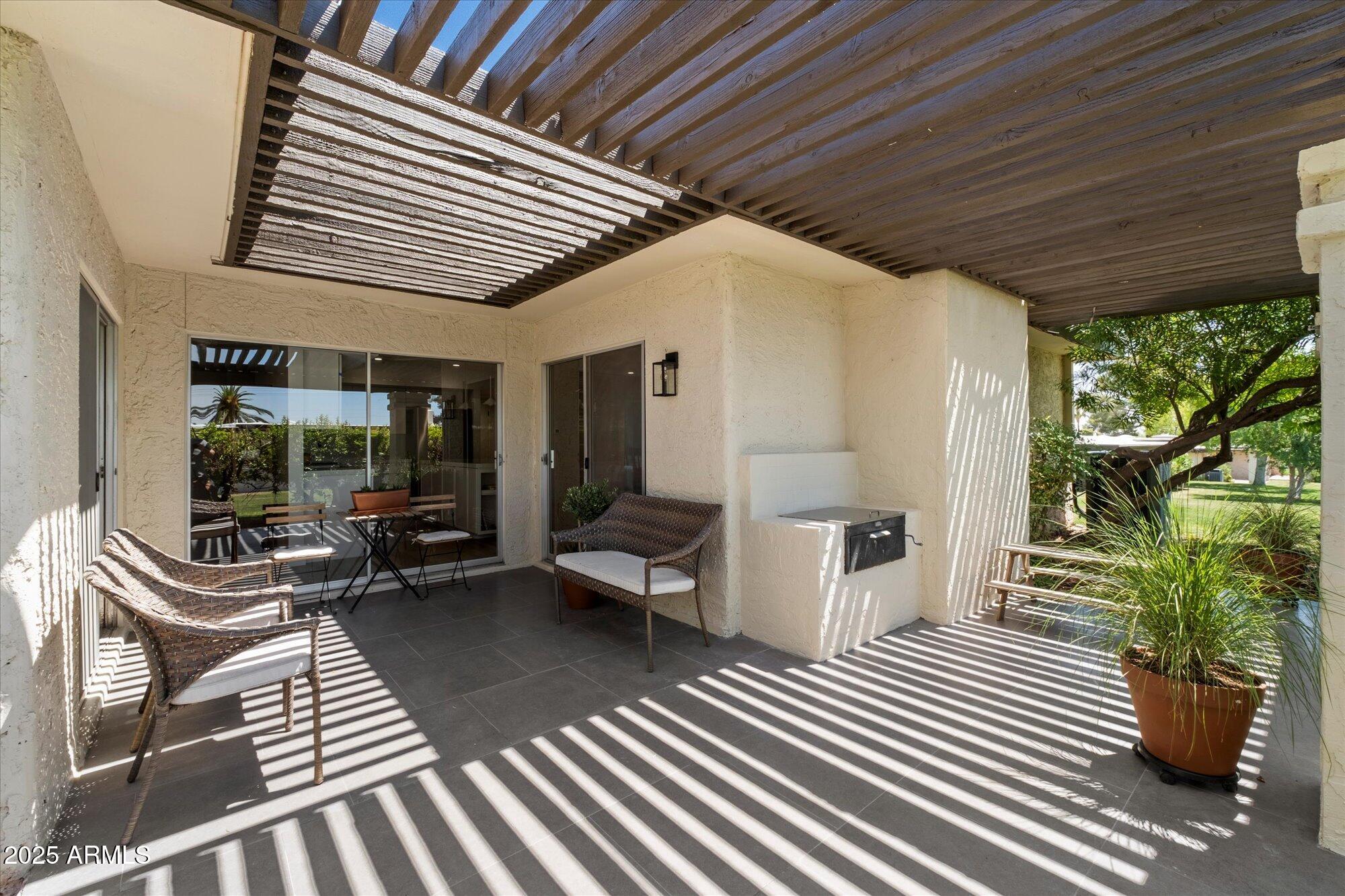 6055 E VERNON Avenue