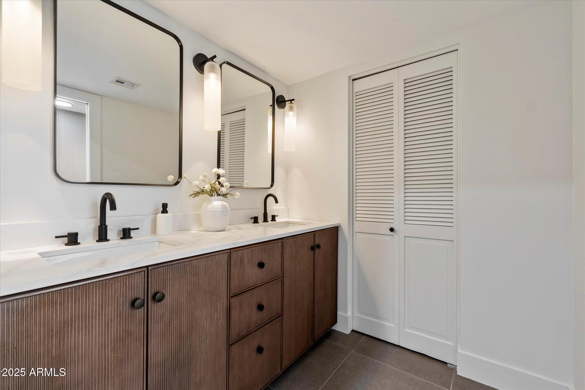 6055 E VERNON Avenue