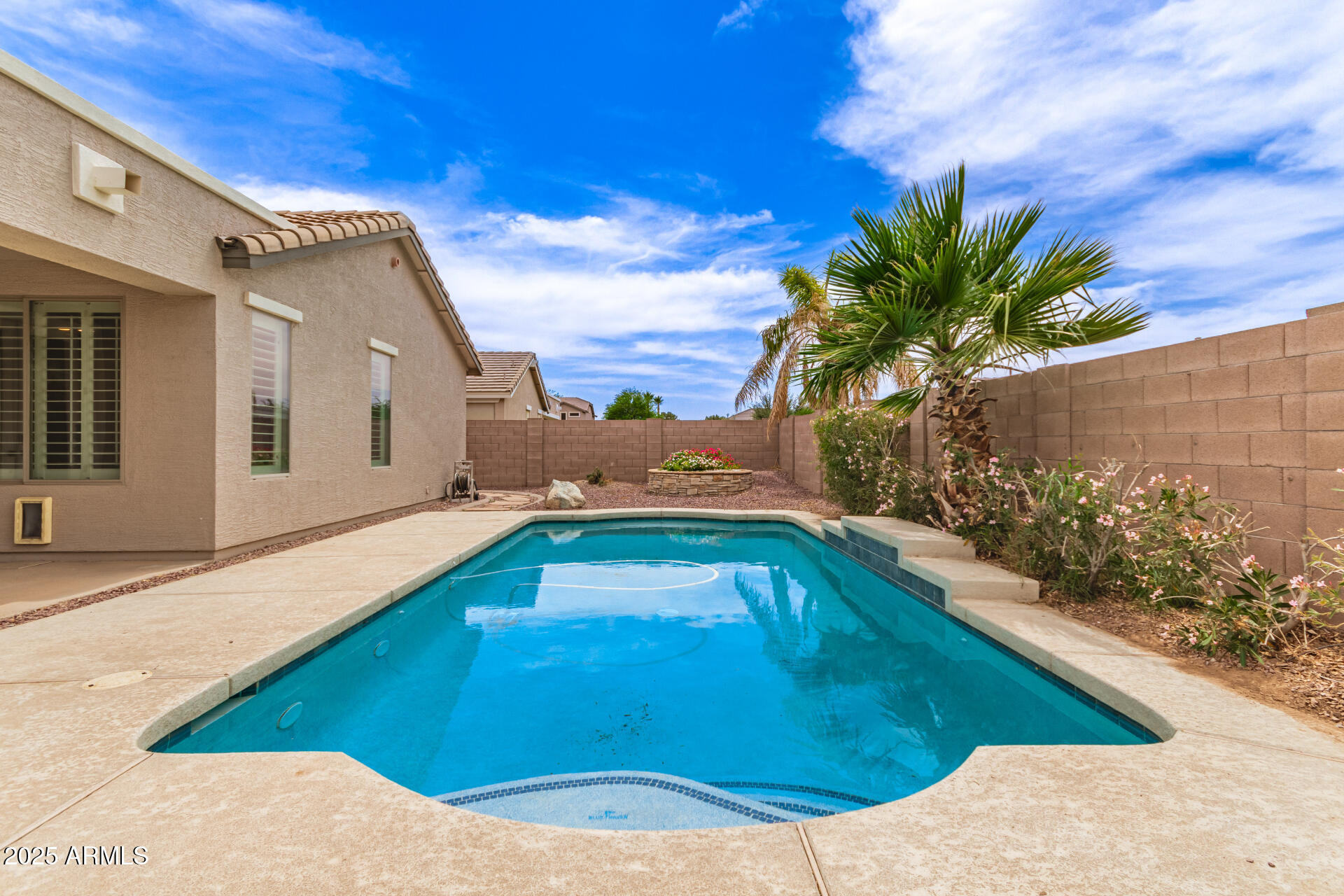 18614 E ORIOLE Way