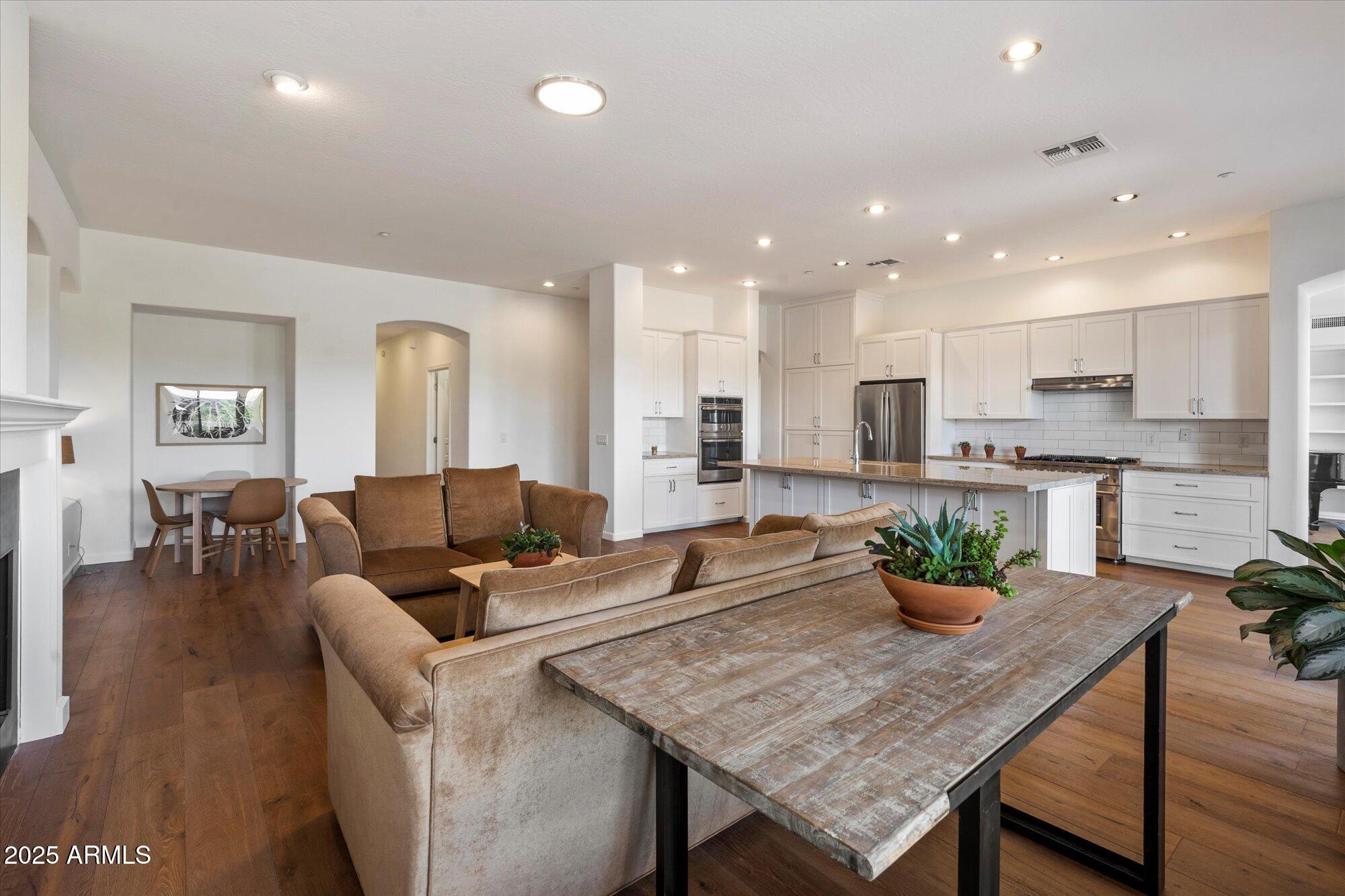 5832 E BENT TREE Drive