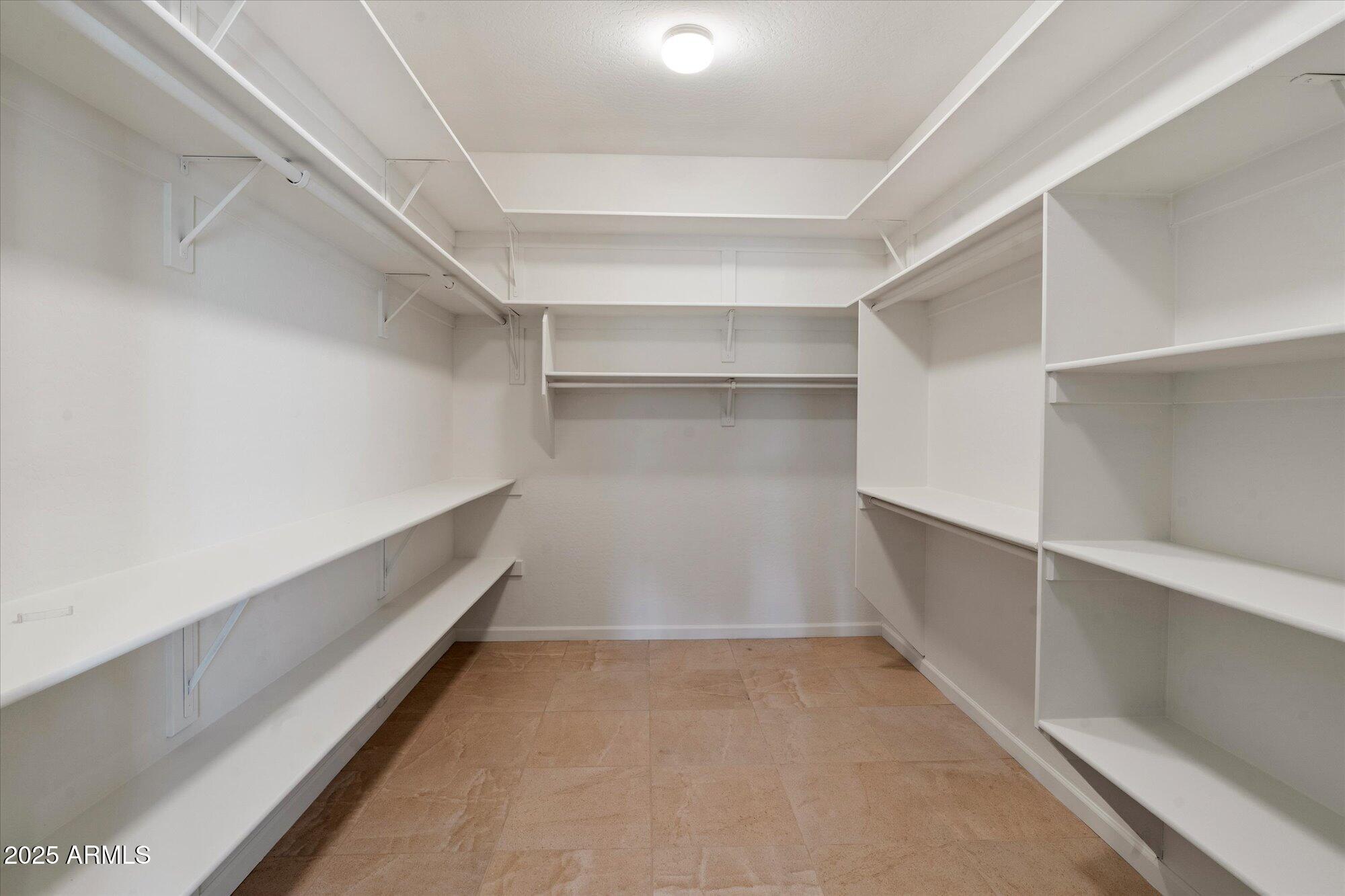 5832 E BENT TREE Drive