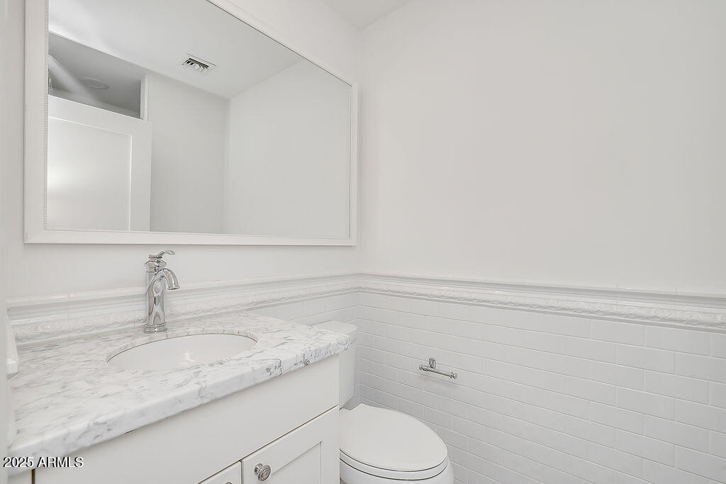 3817 E HIGHLAND Avenue