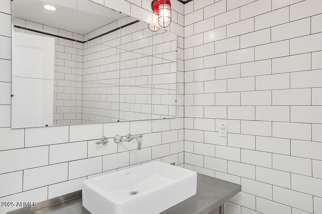 3817 E HIGHLAND Avenue