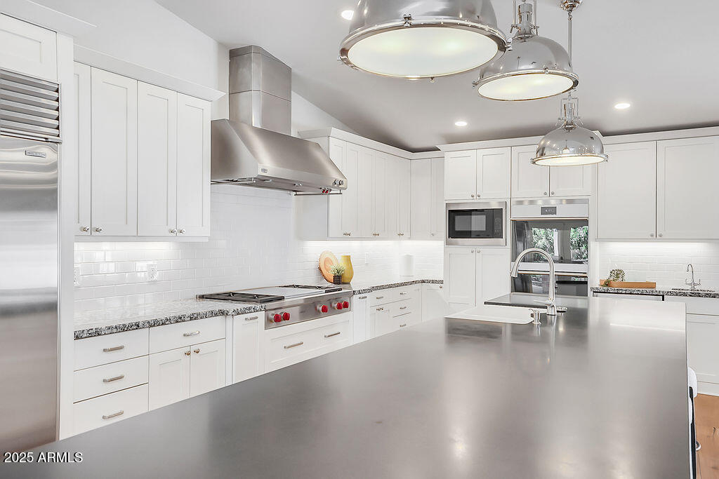 3817 E HIGHLAND Avenue