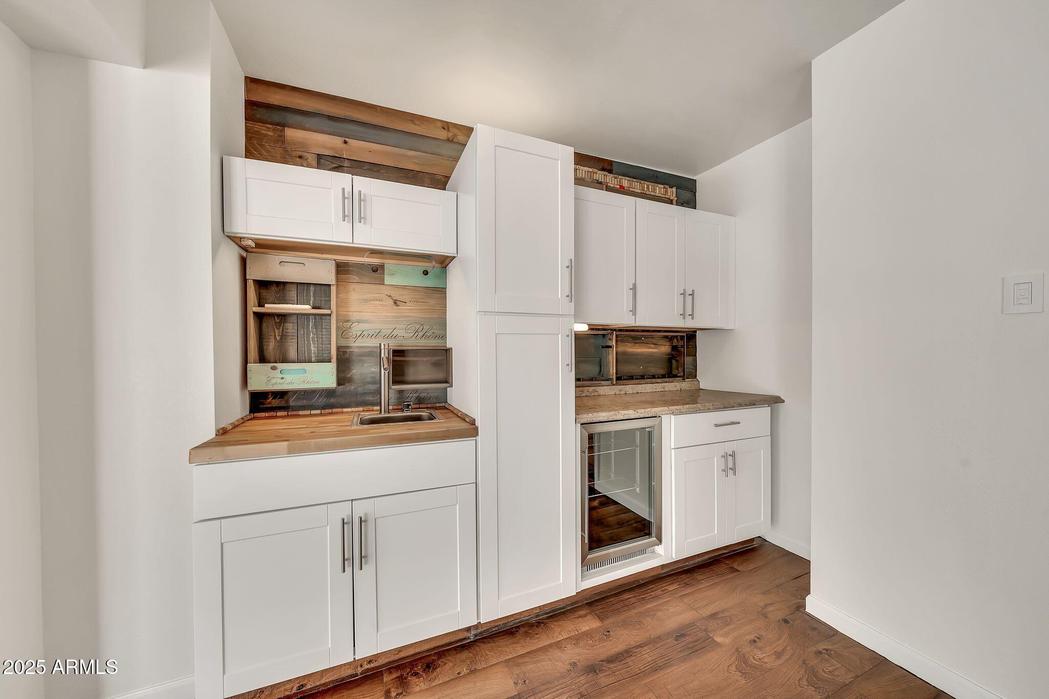 4601 E CAROLINA Drive