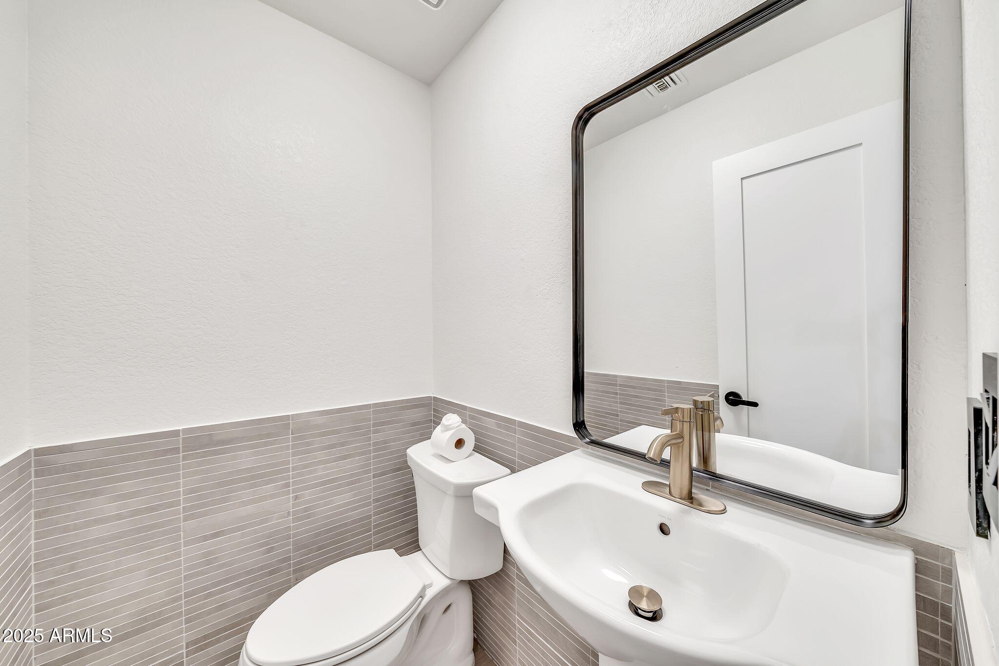 4601 E CAROLINA Drive