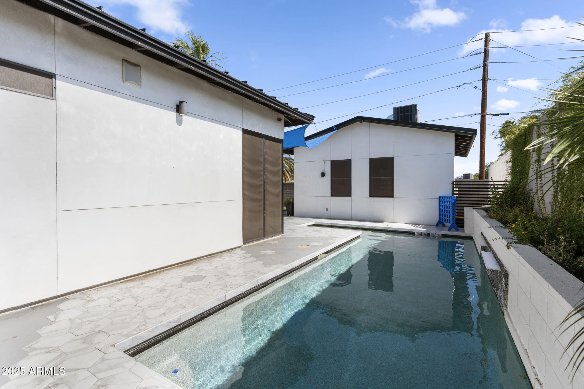 1807 E CAMPBELL Avenue