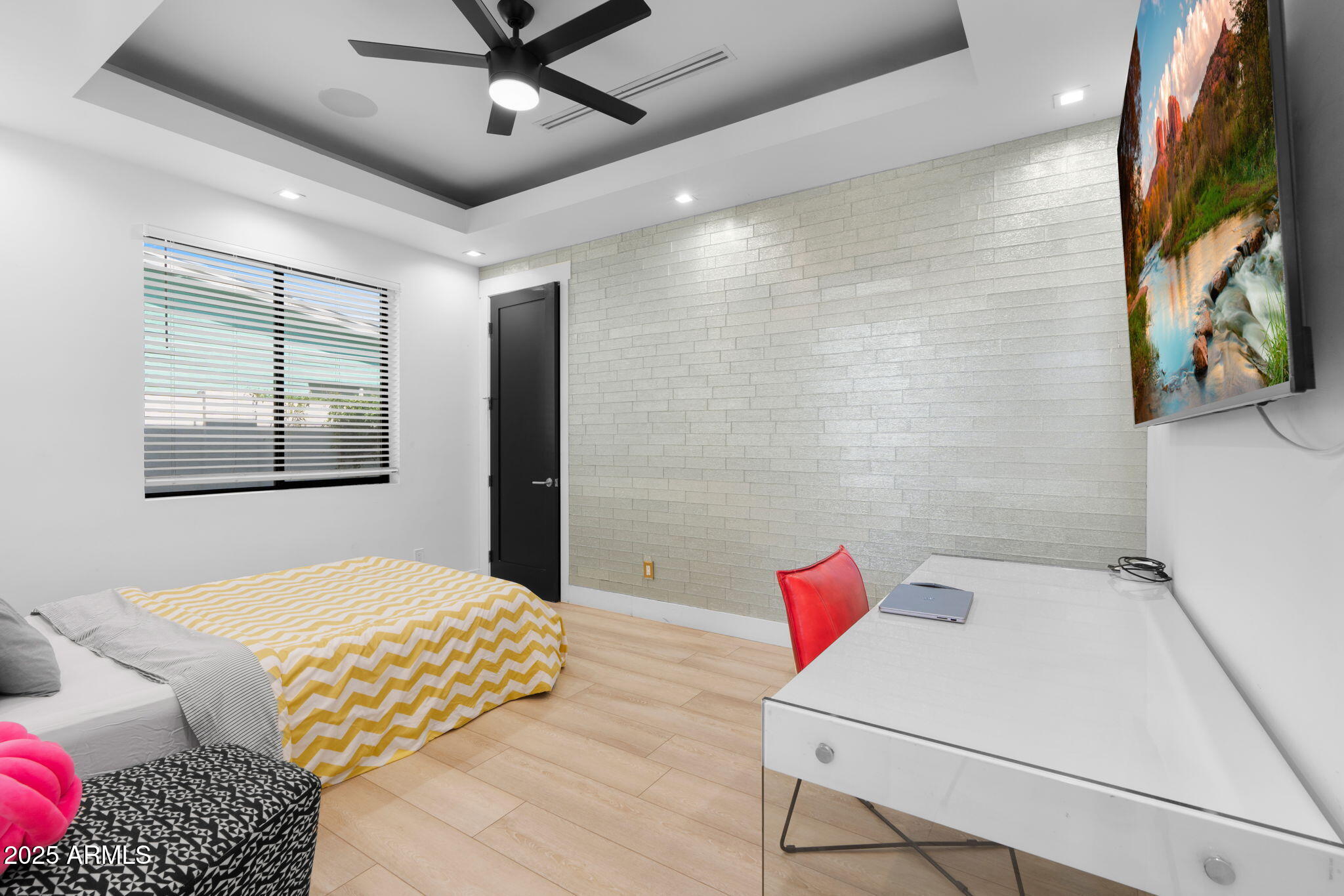 1807 E CAMPBELL Avenue