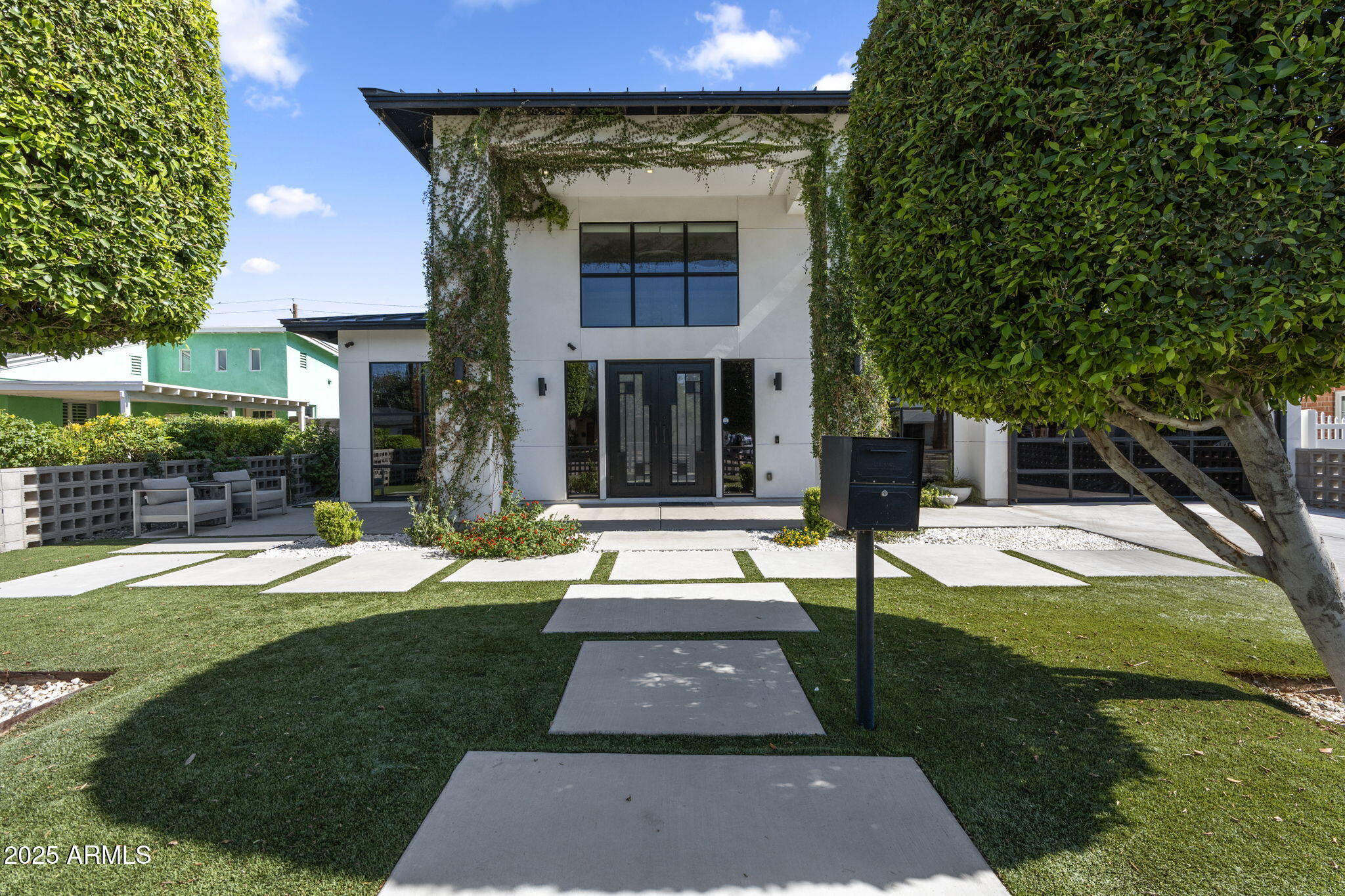 1807 E CAMPBELL Avenue