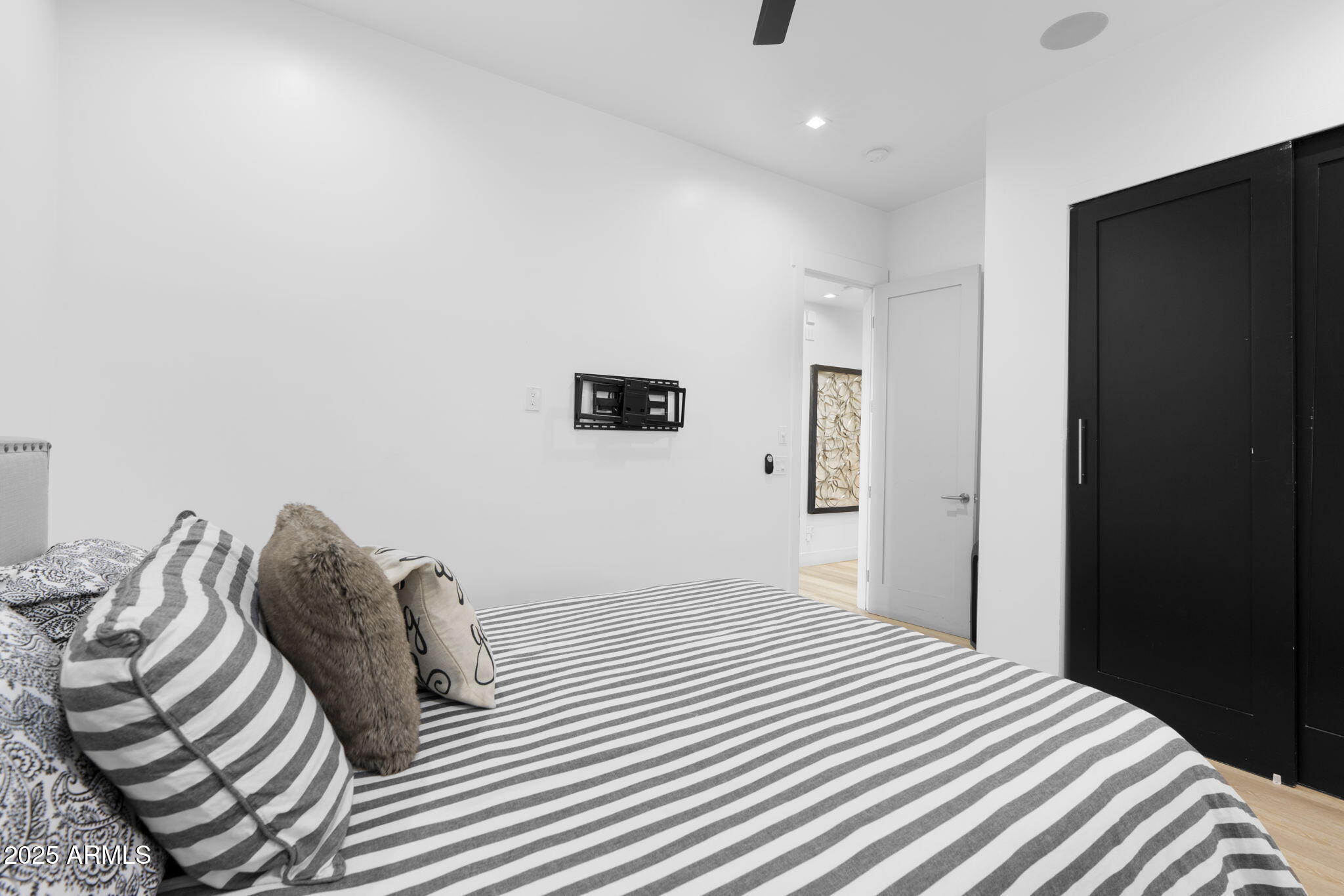 1807 E CAMPBELL Avenue