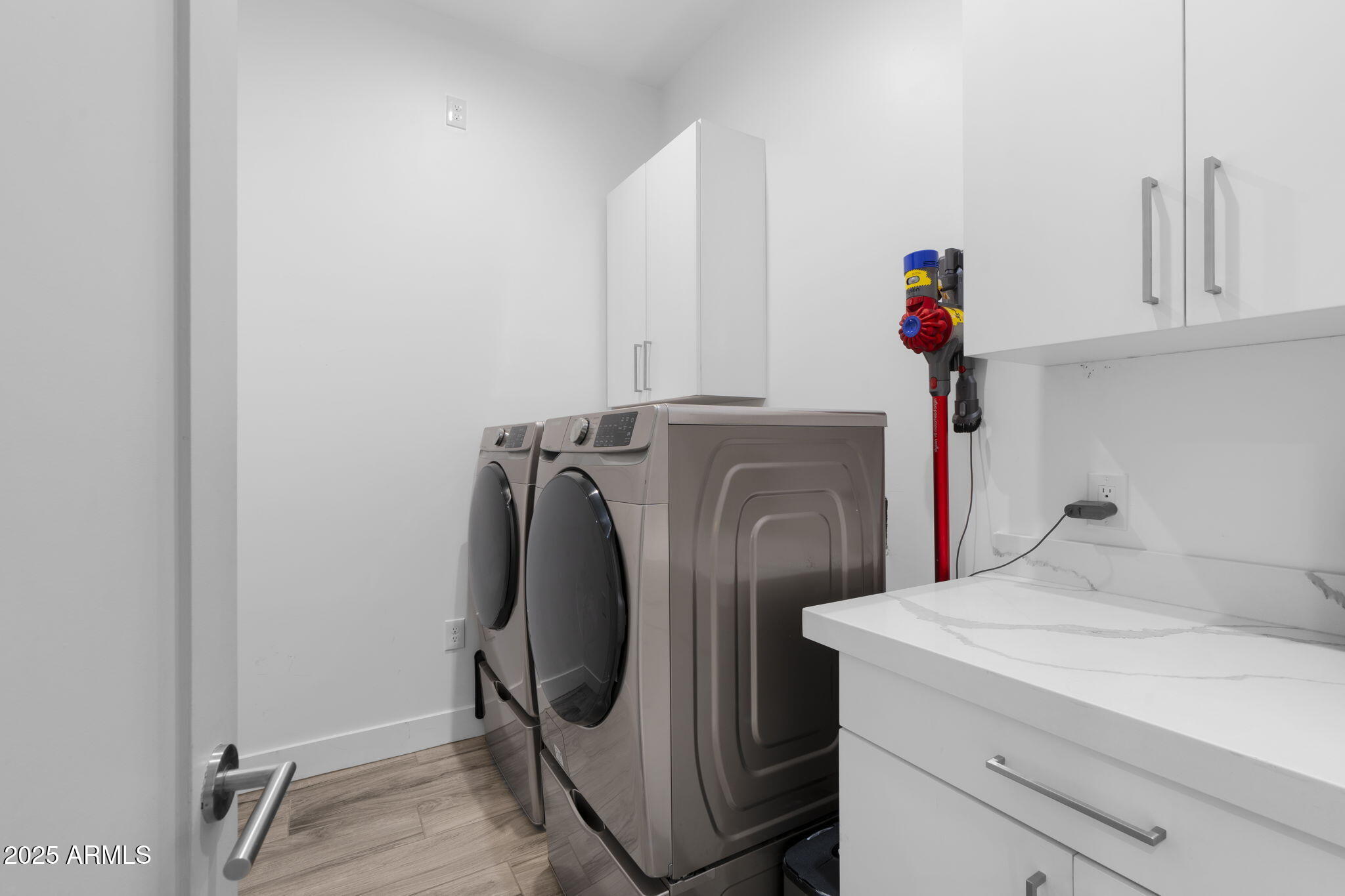 1807 E CAMPBELL Avenue