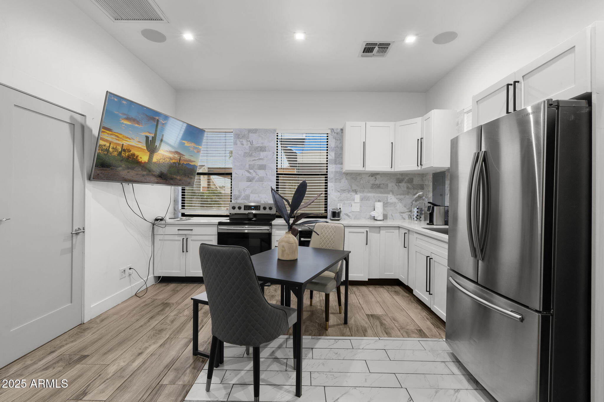 1807 E CAMPBELL Avenue