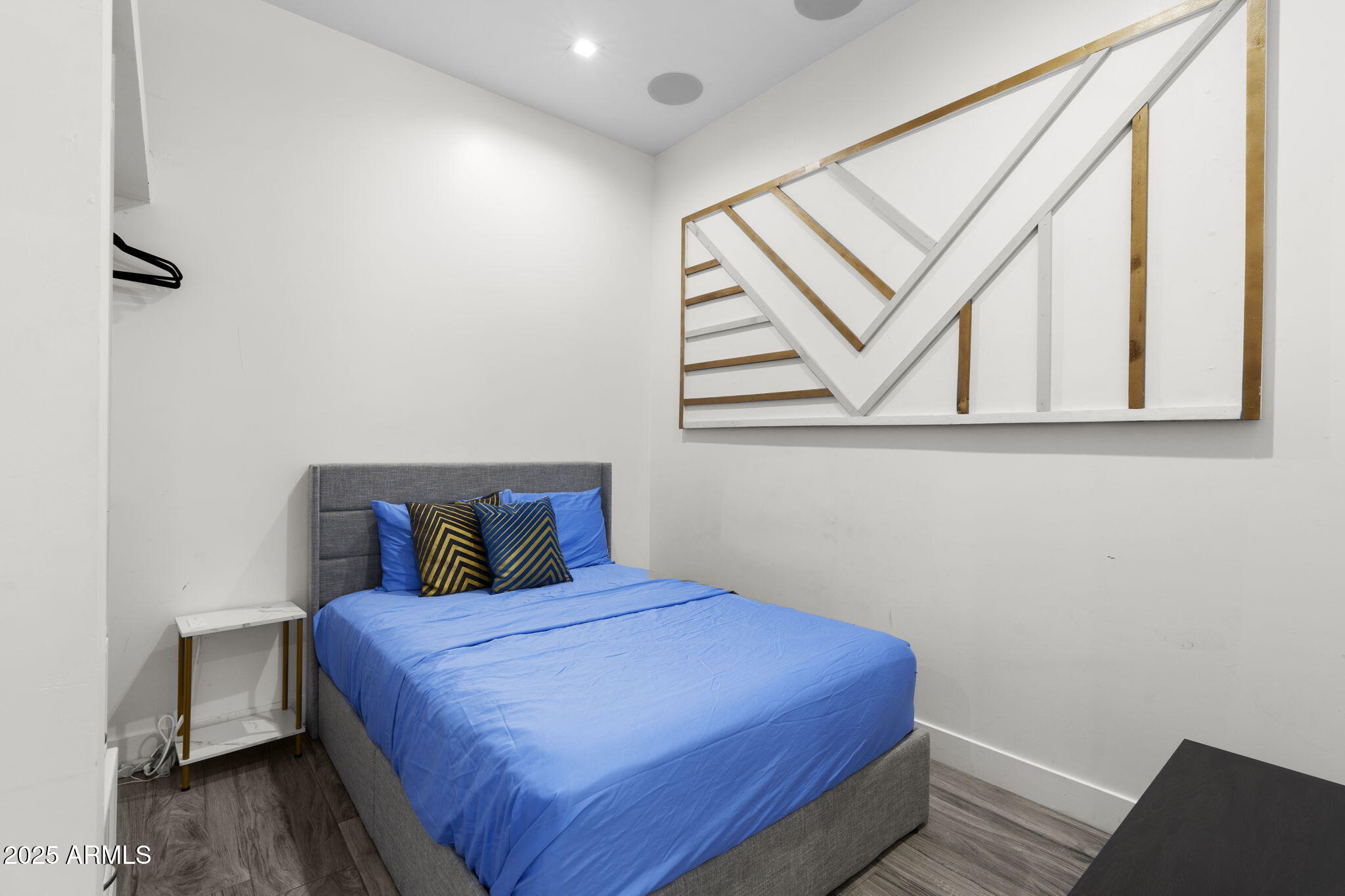 1807 E CAMPBELL Avenue