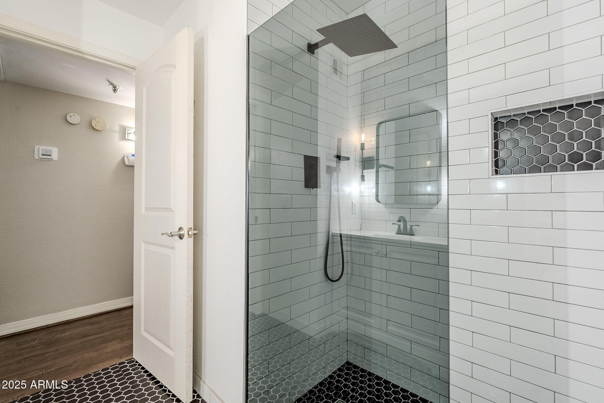 2025 E CAMPBELL Avenue, 143