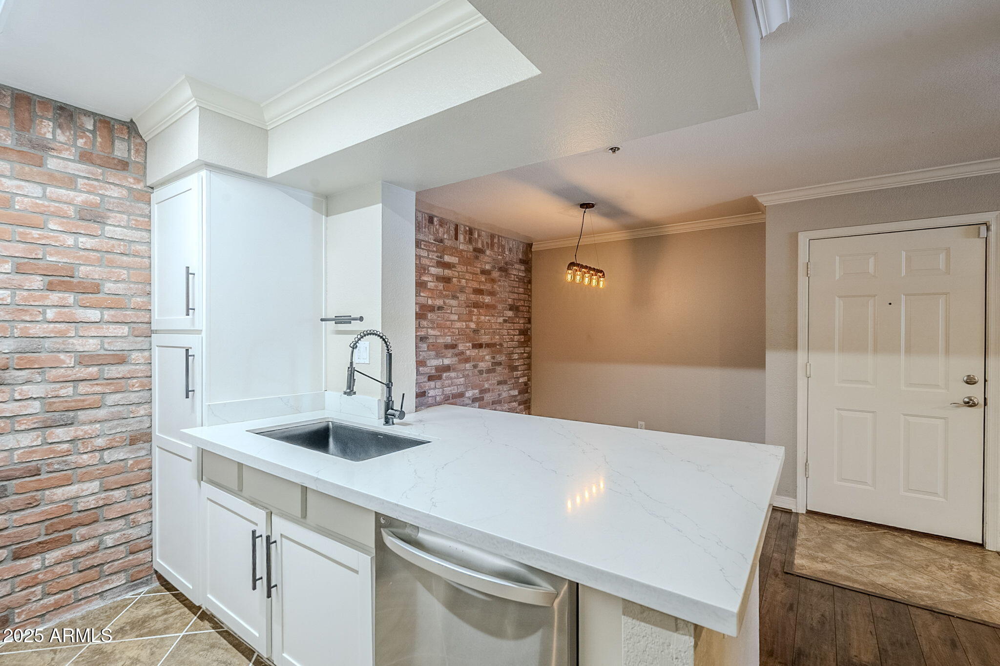 2025 E CAMPBELL Avenue, 143