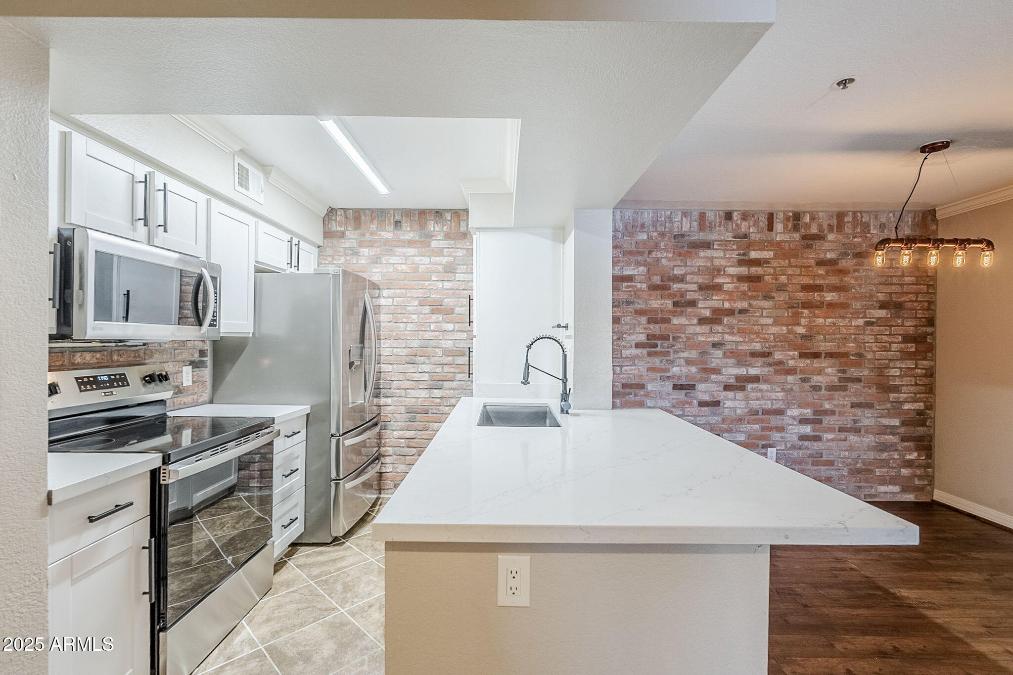 2025 E CAMPBELL Avenue, 143