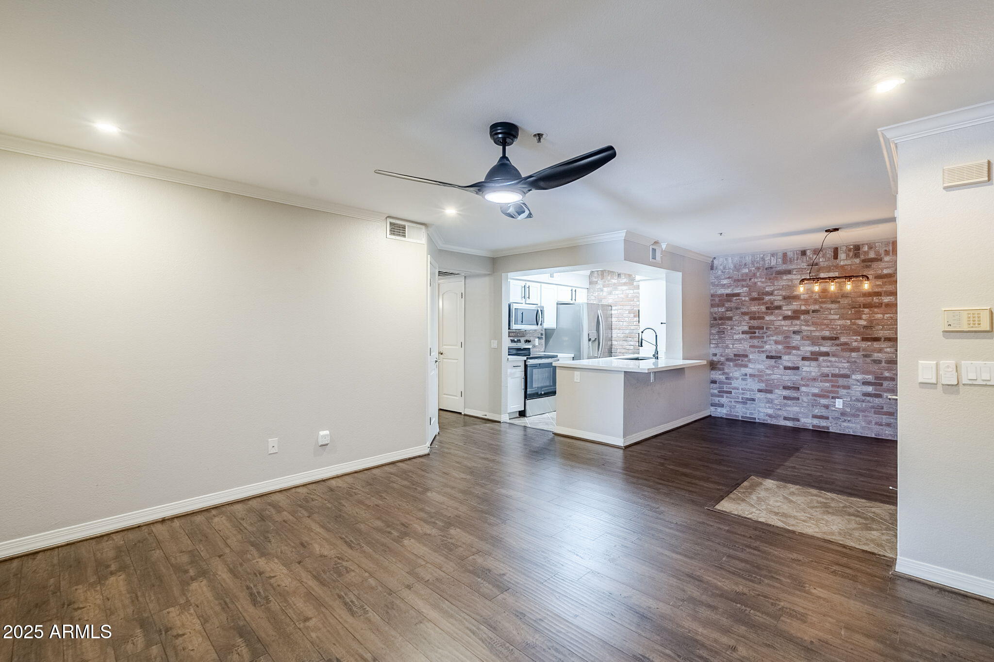 2025 E CAMPBELL Avenue, 143