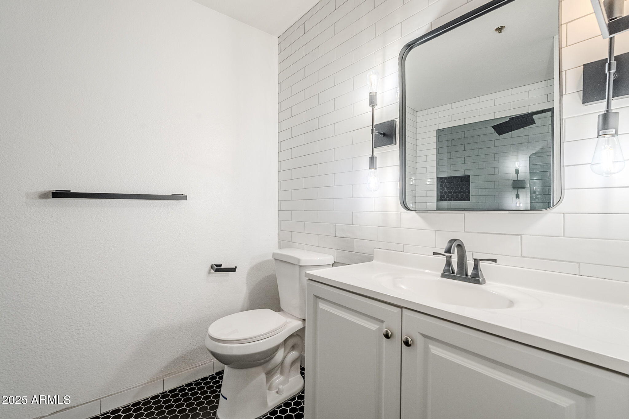 2025 E CAMPBELL Avenue, 143