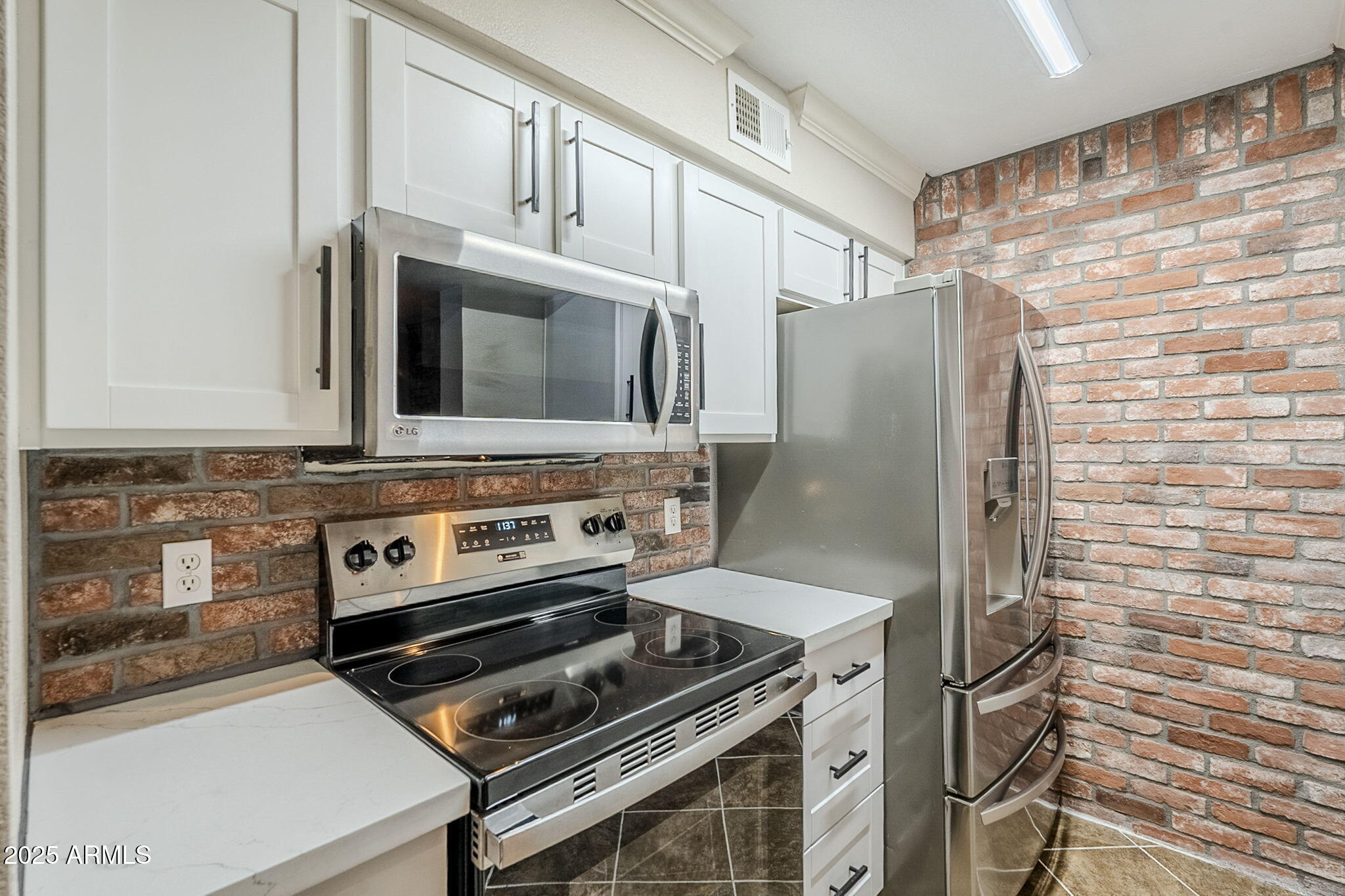 2025 E CAMPBELL Avenue, 143