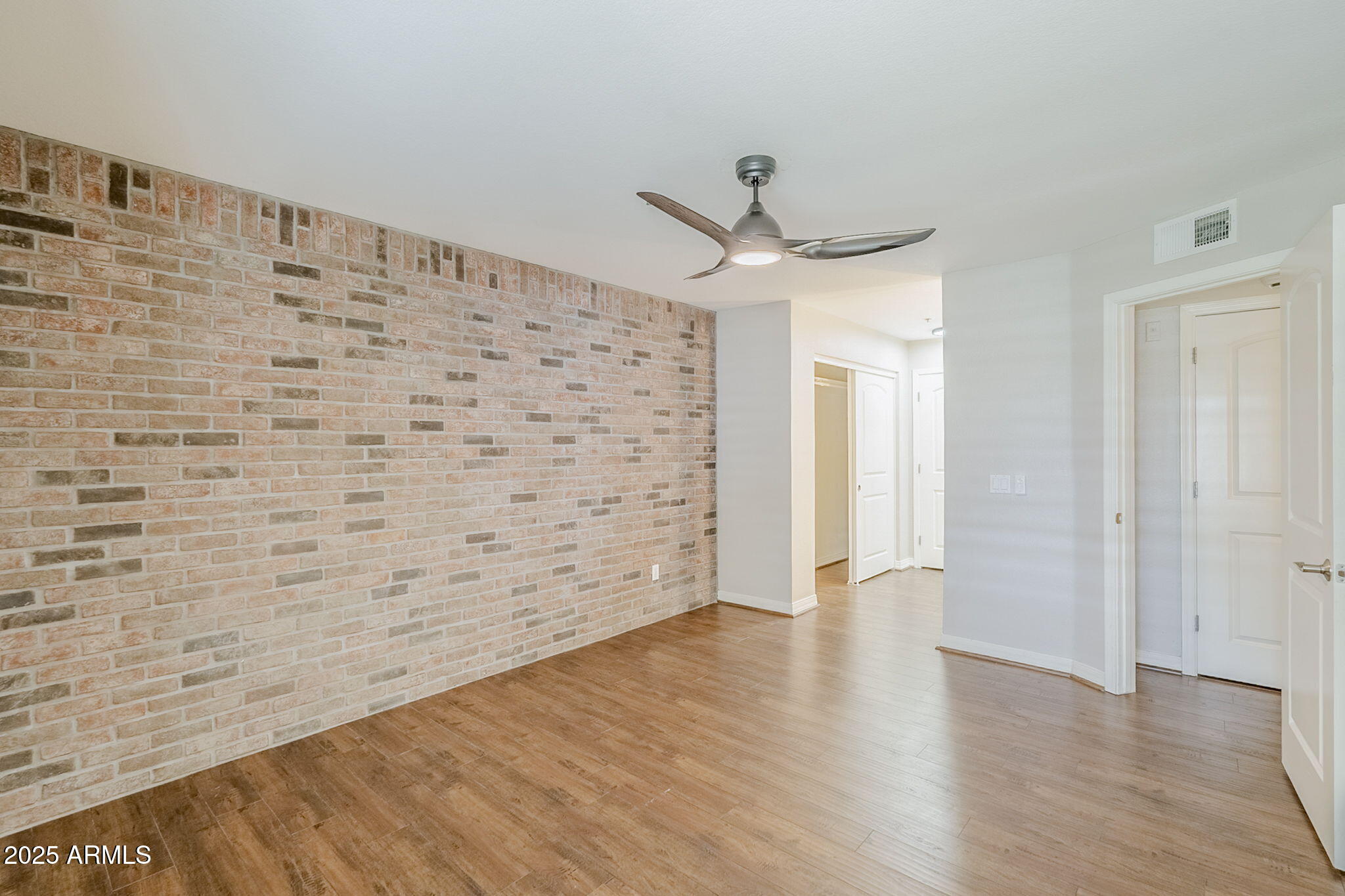 2025 E CAMPBELL Avenue, 143