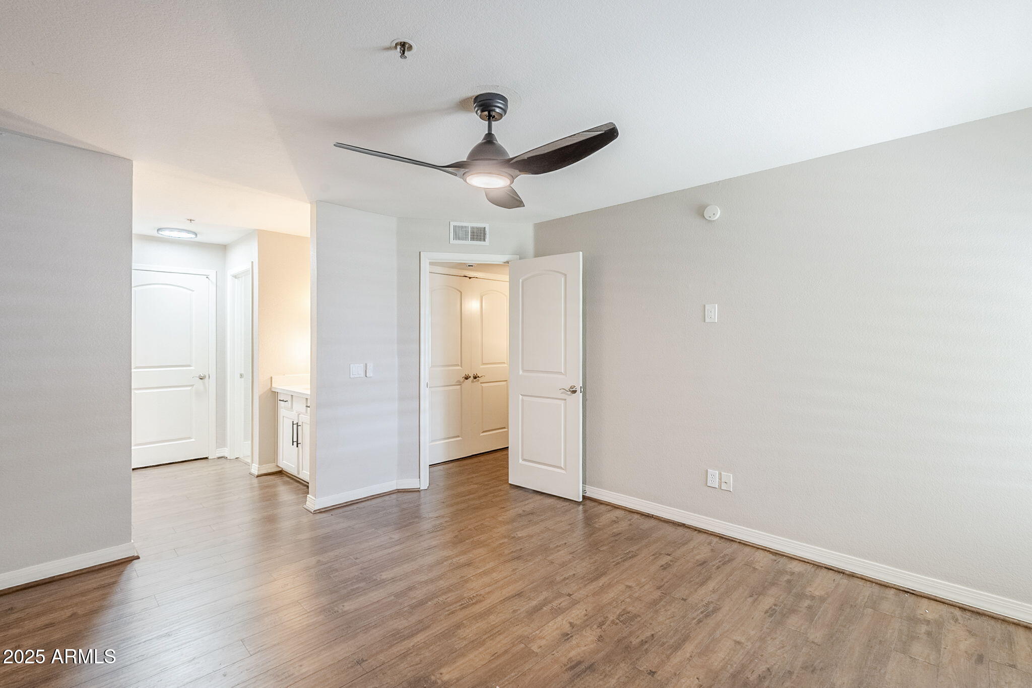 2025 E CAMPBELL Avenue, 143