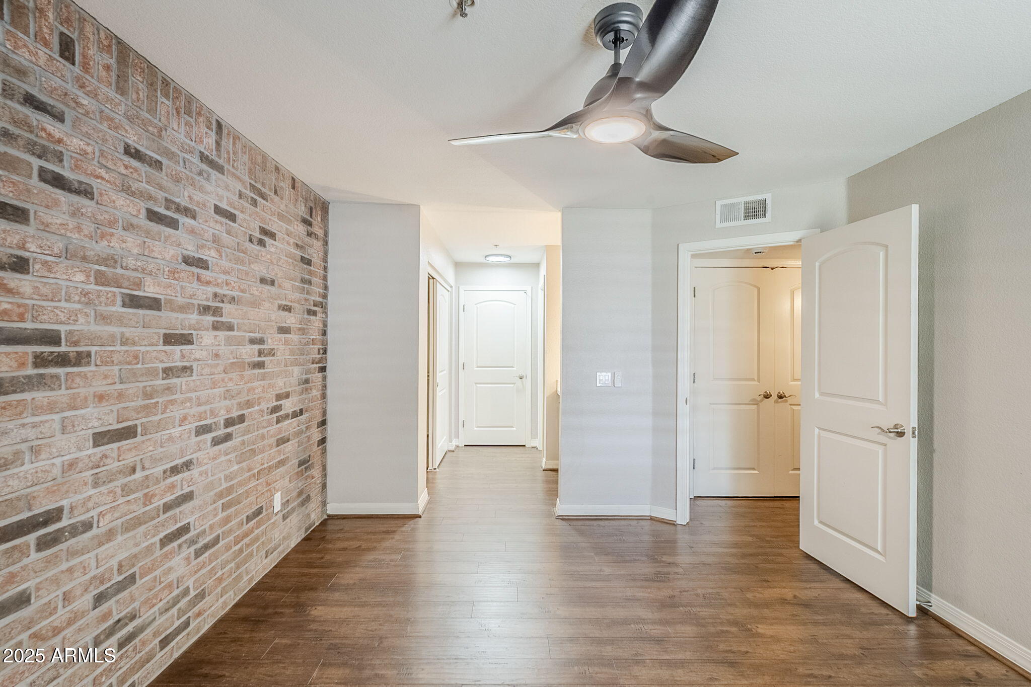 2025 E CAMPBELL Avenue, 143