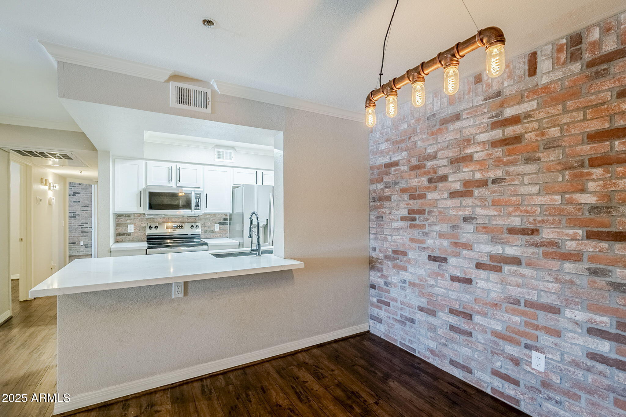 2025 E CAMPBELL Avenue, 143