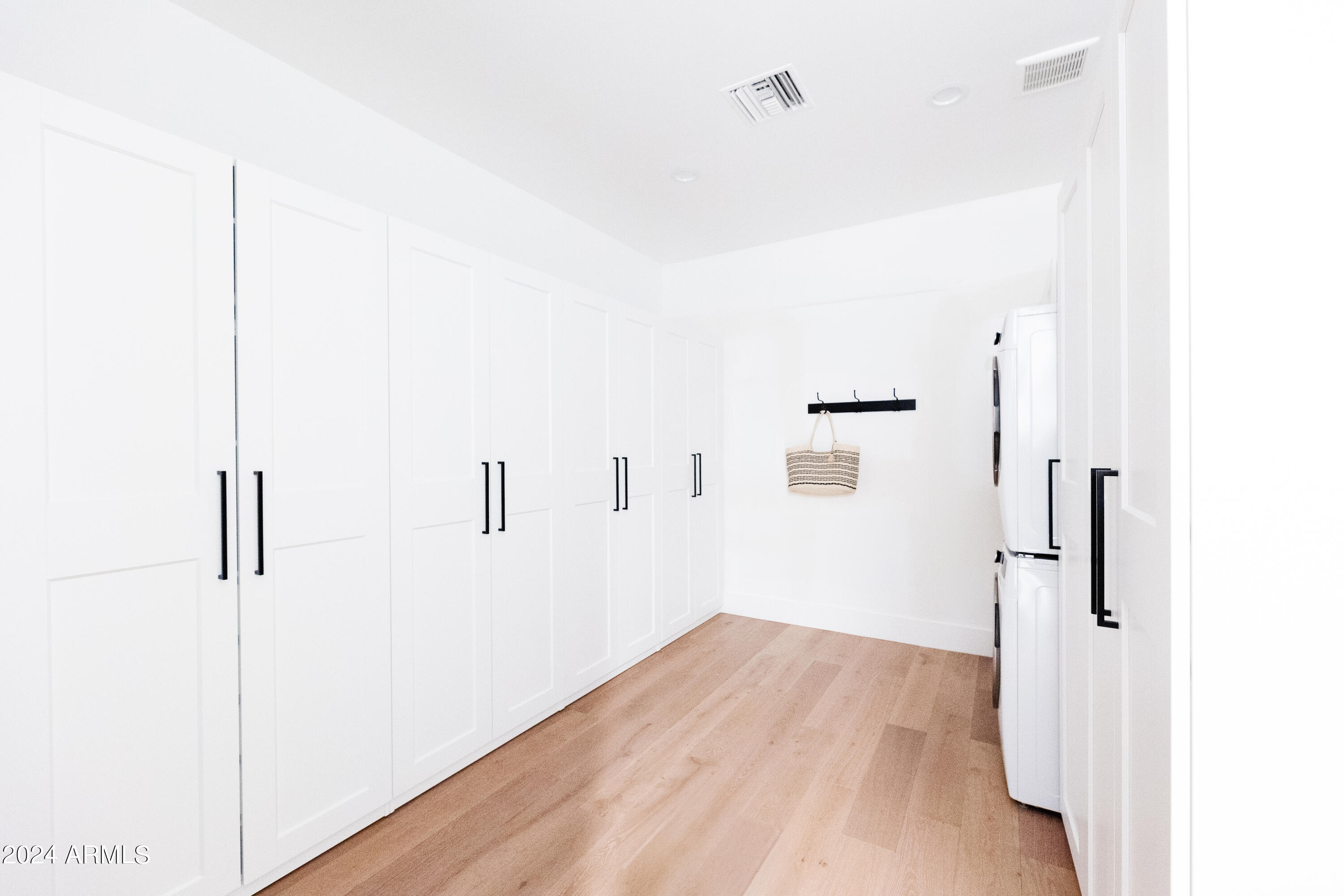 3330 S HORIZON Place