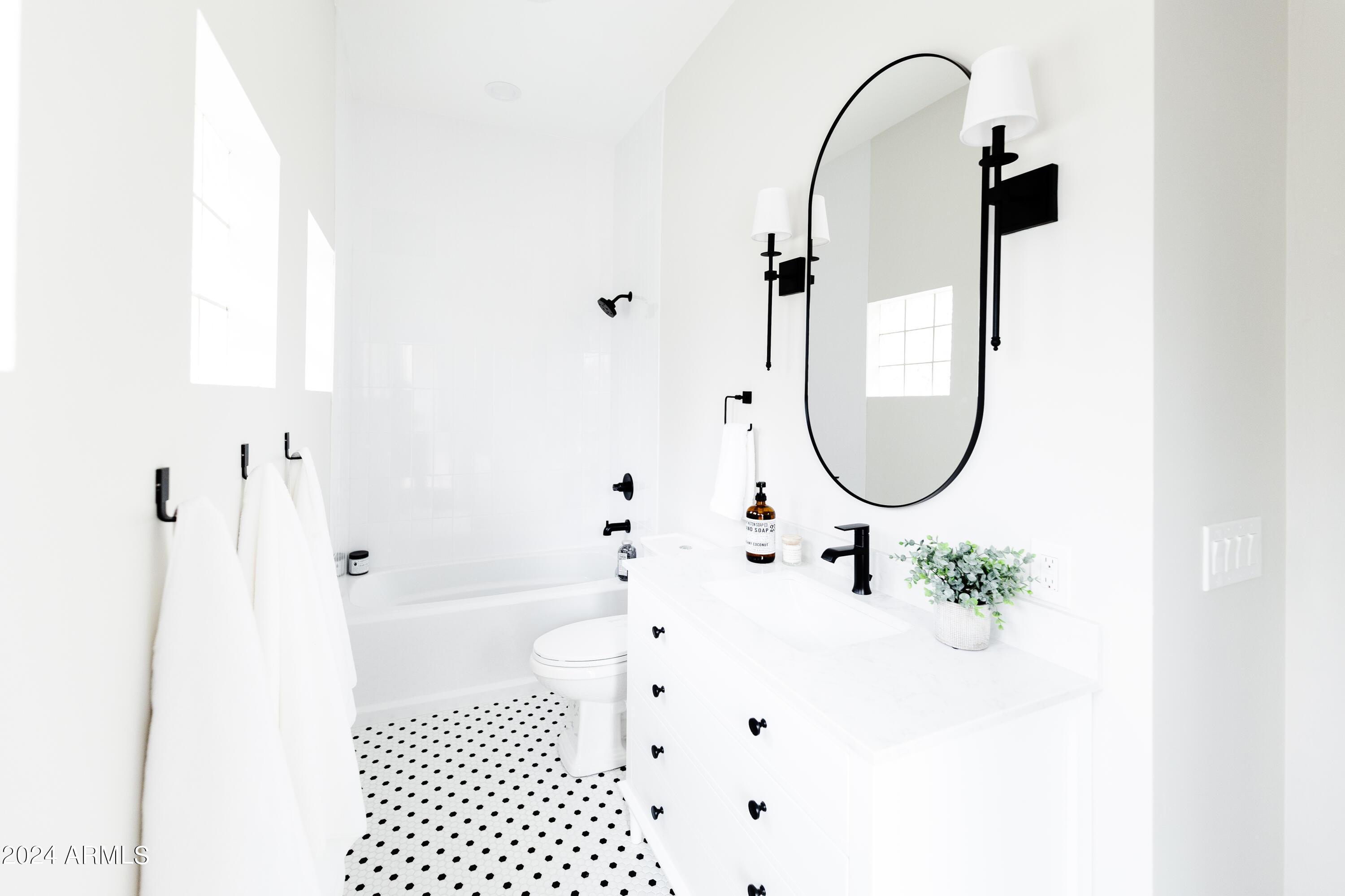 3330 S HORIZON Place