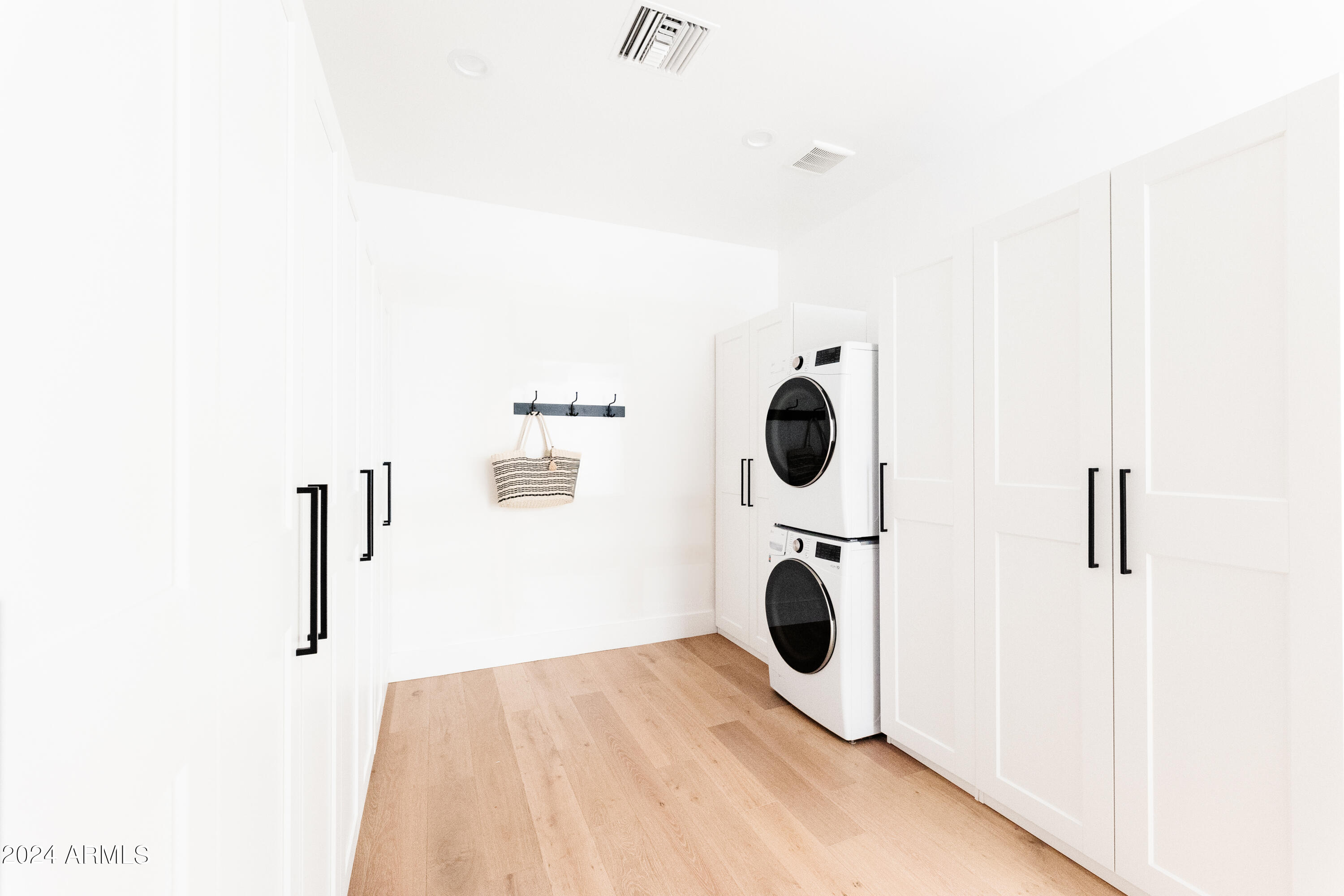 3330 S HORIZON Place