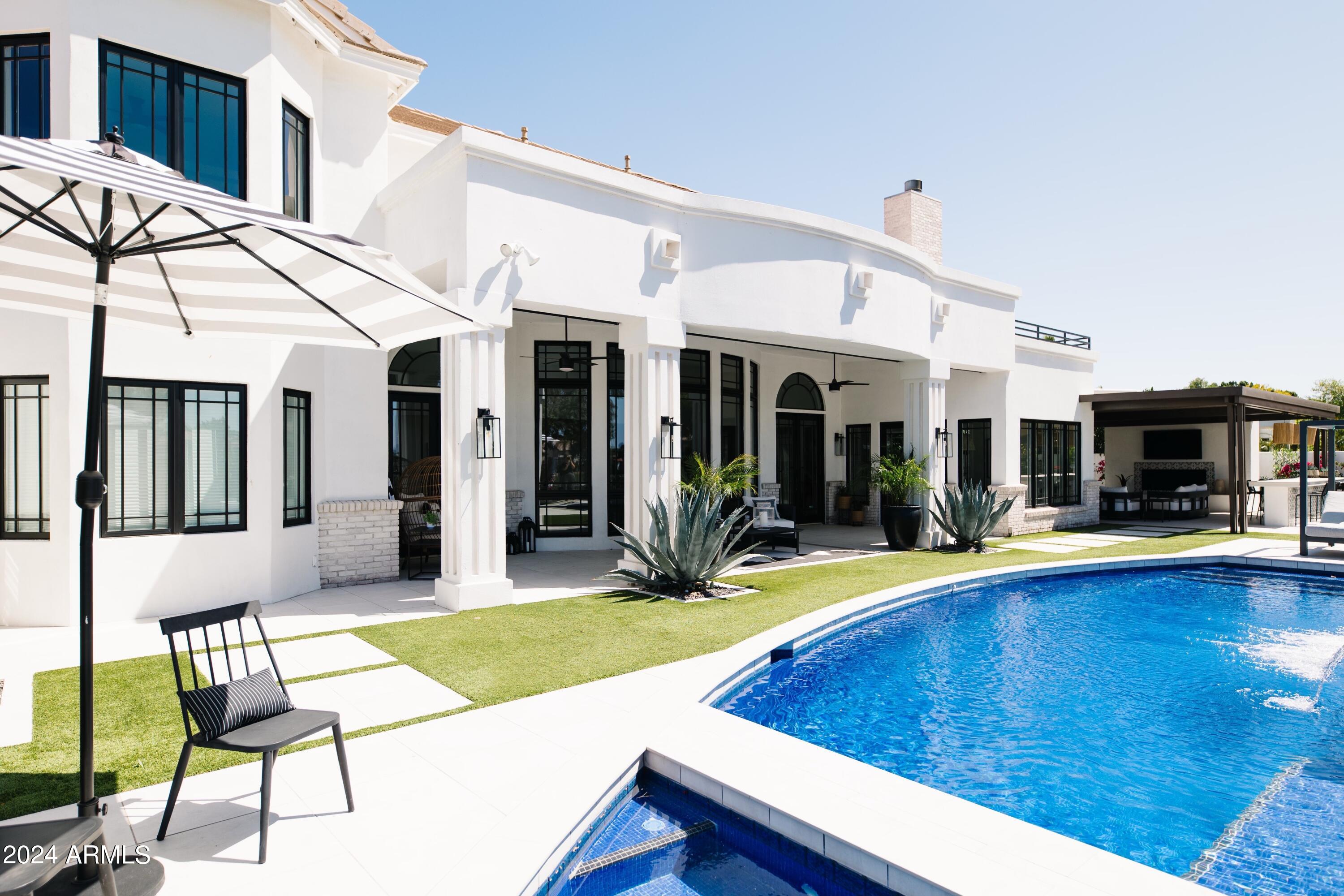 3330 S HORIZON Place