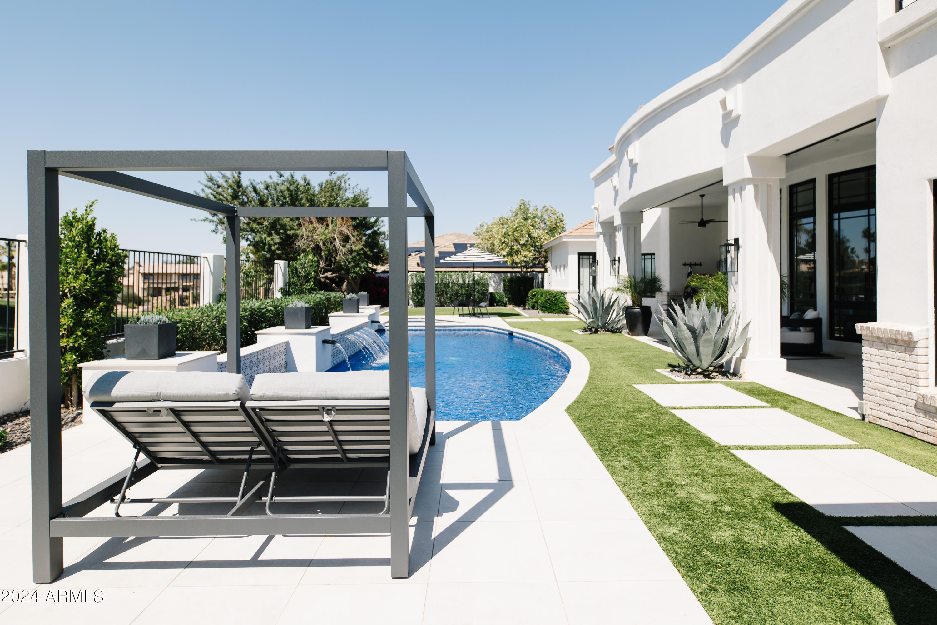 3330 S HORIZON Place