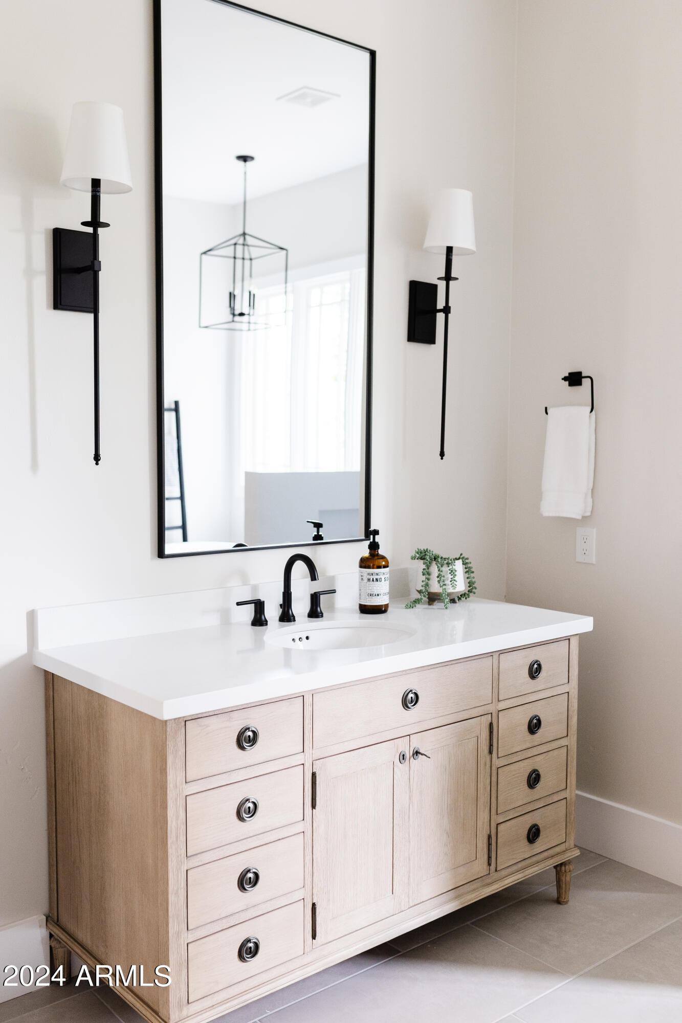 3330 S HORIZON Place