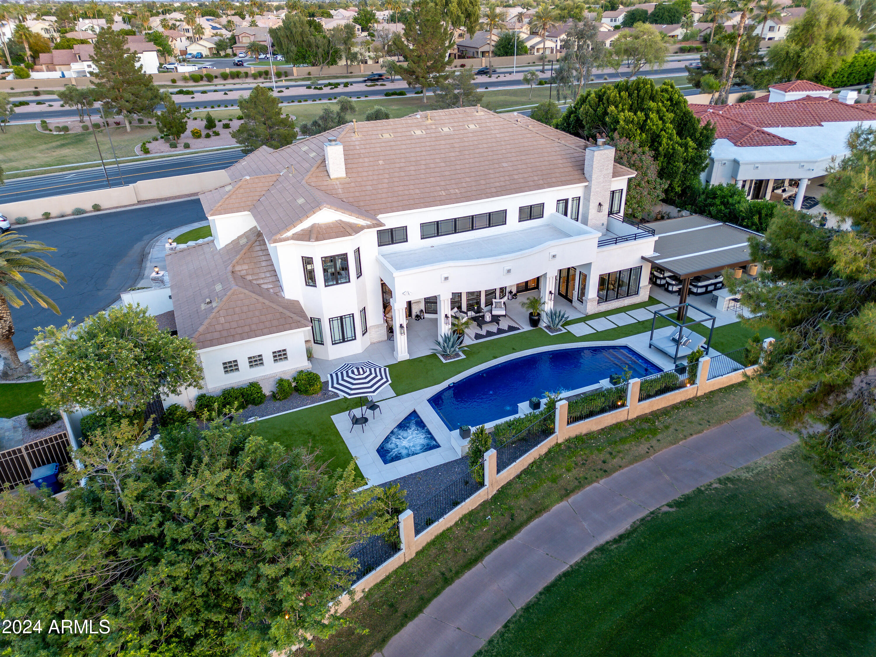 3330 S HORIZON Place