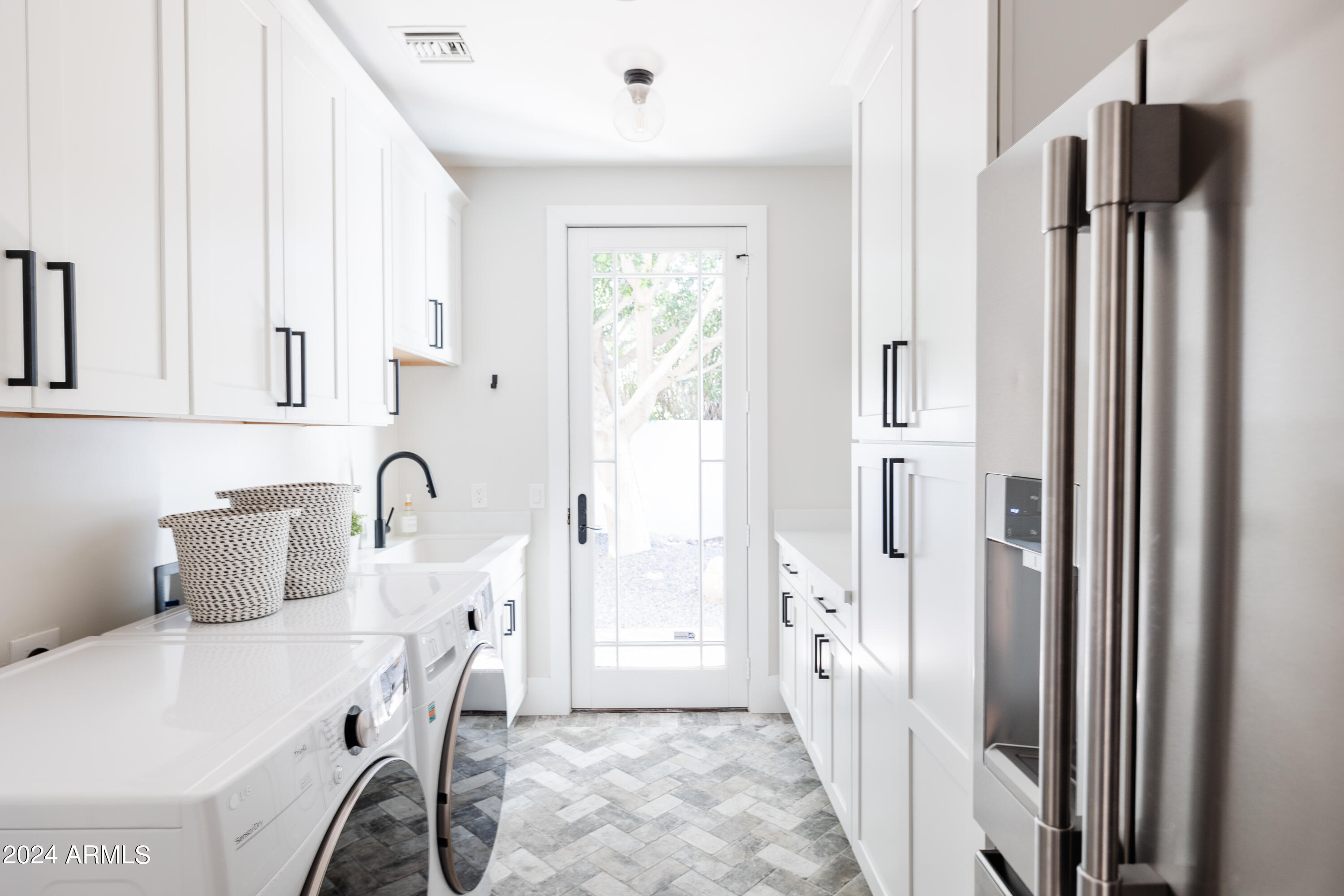 3330 S HORIZON Place