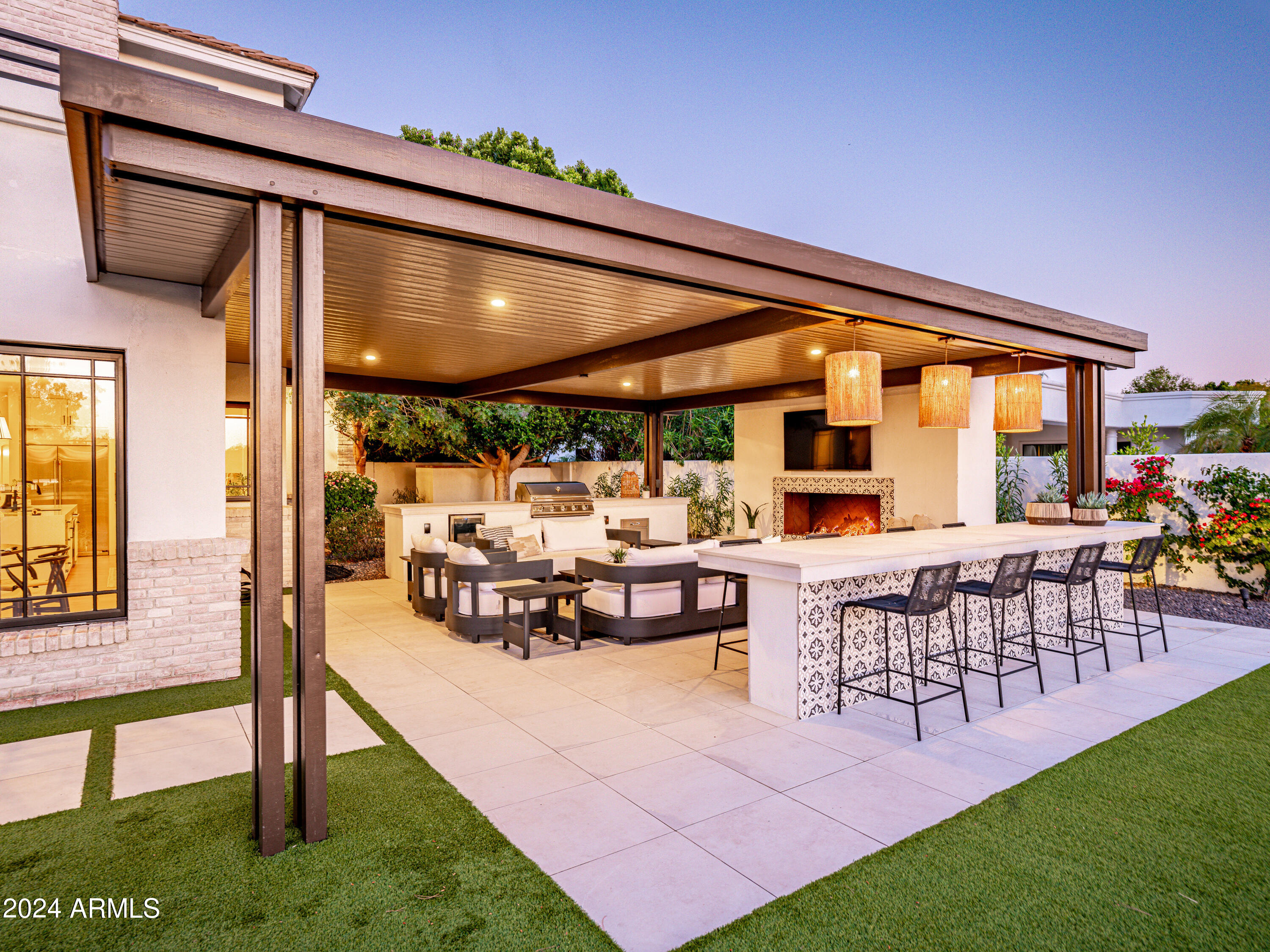 3330 S HORIZON Place