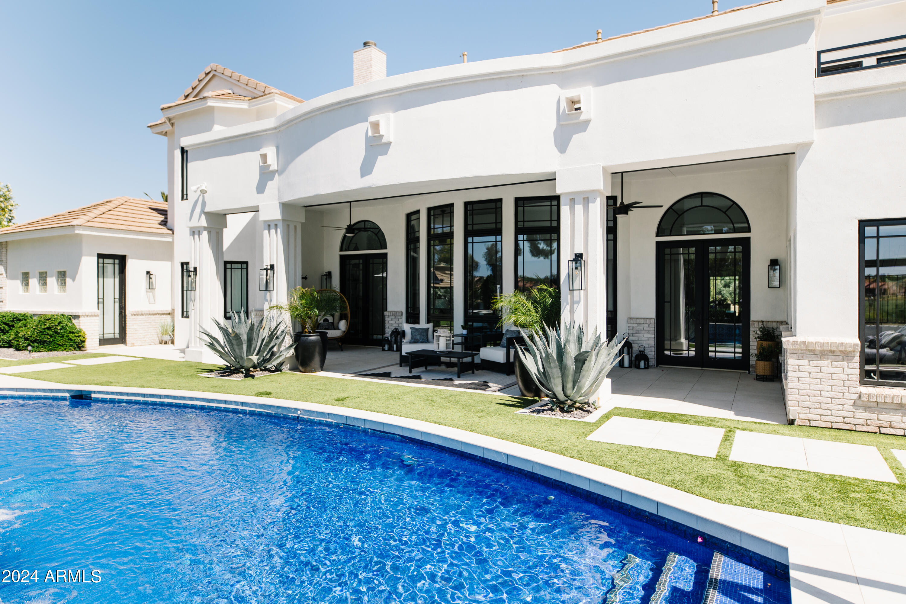 3330 S HORIZON Place