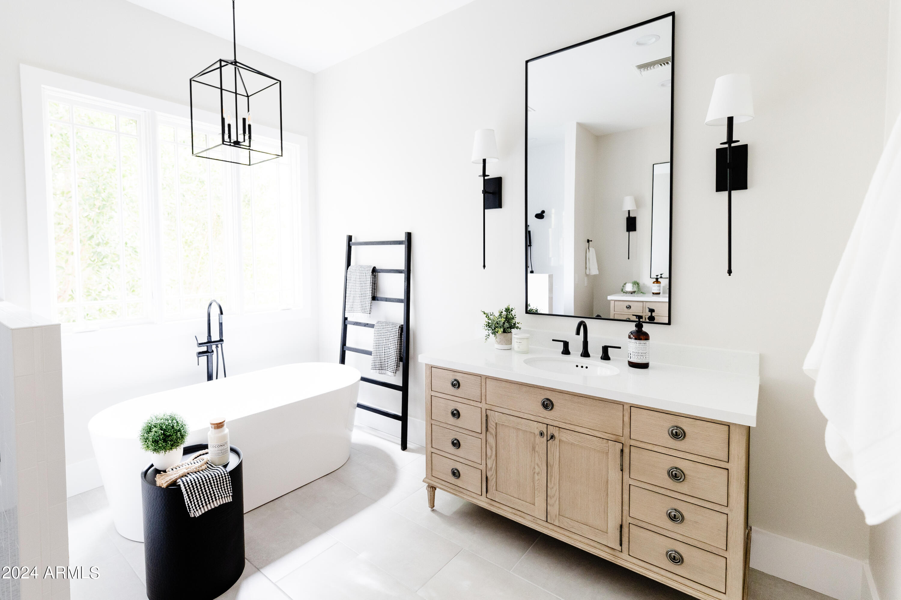 3330 S HORIZON Place