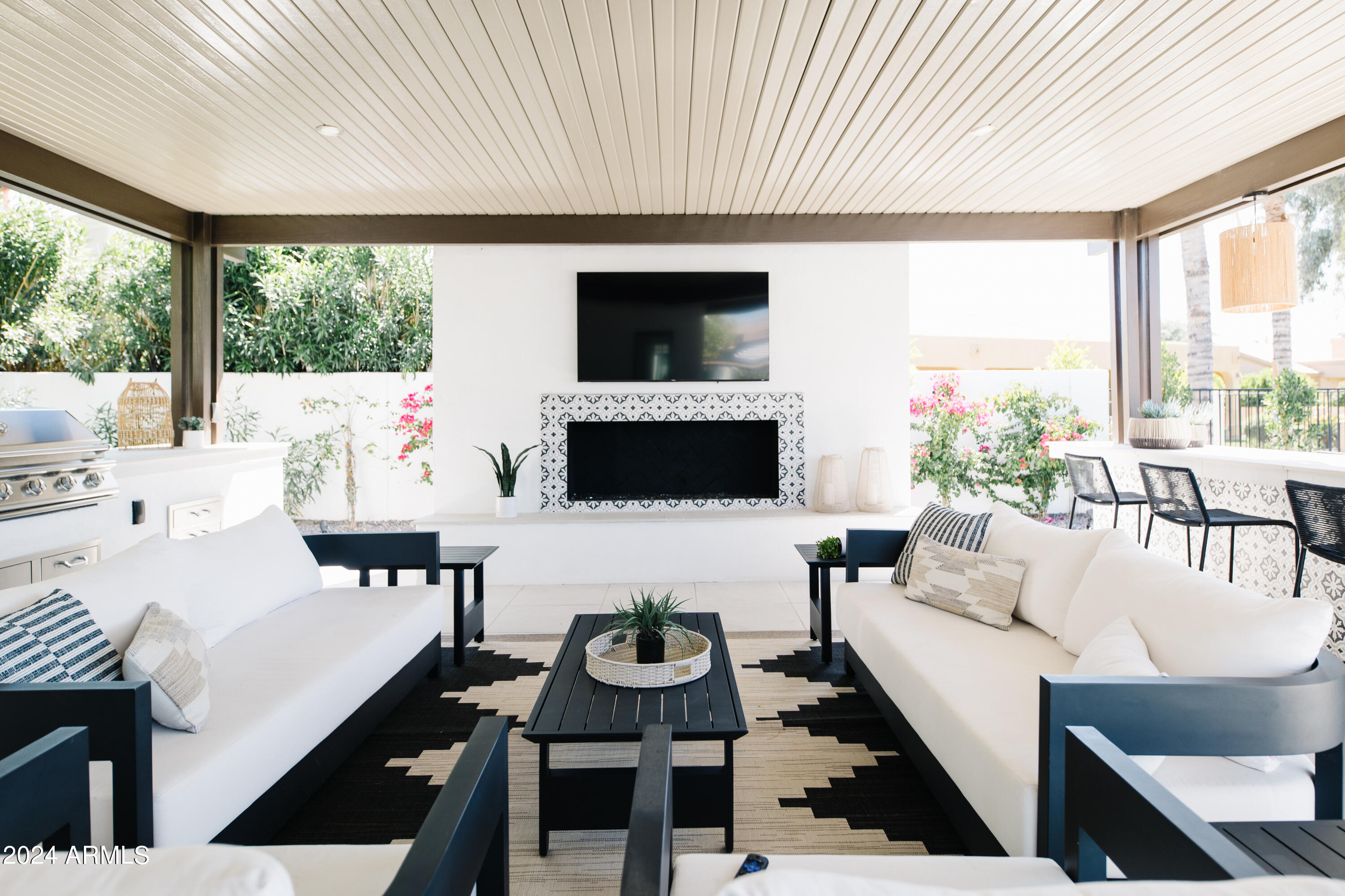 3330 S HORIZON Place