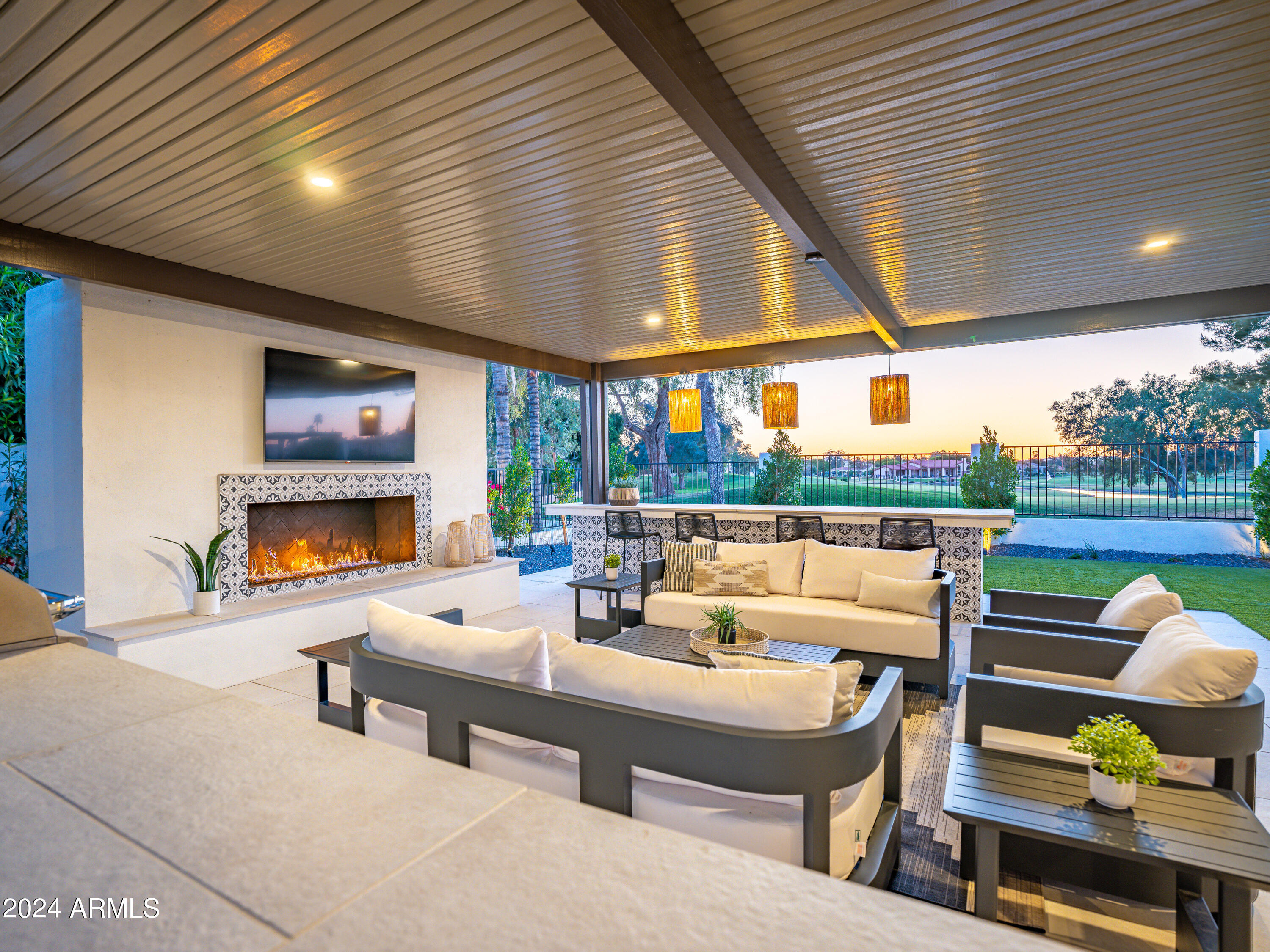 3330 S HORIZON Place