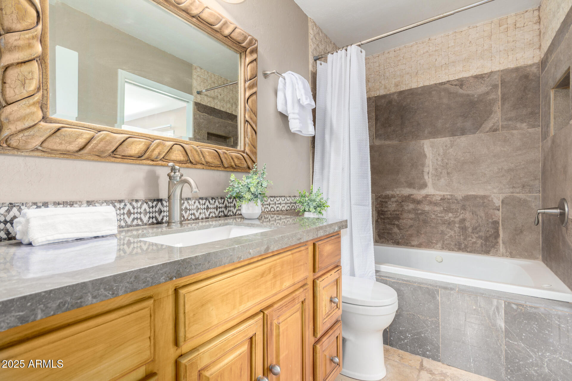 1401 E PUGET Avenue, 10