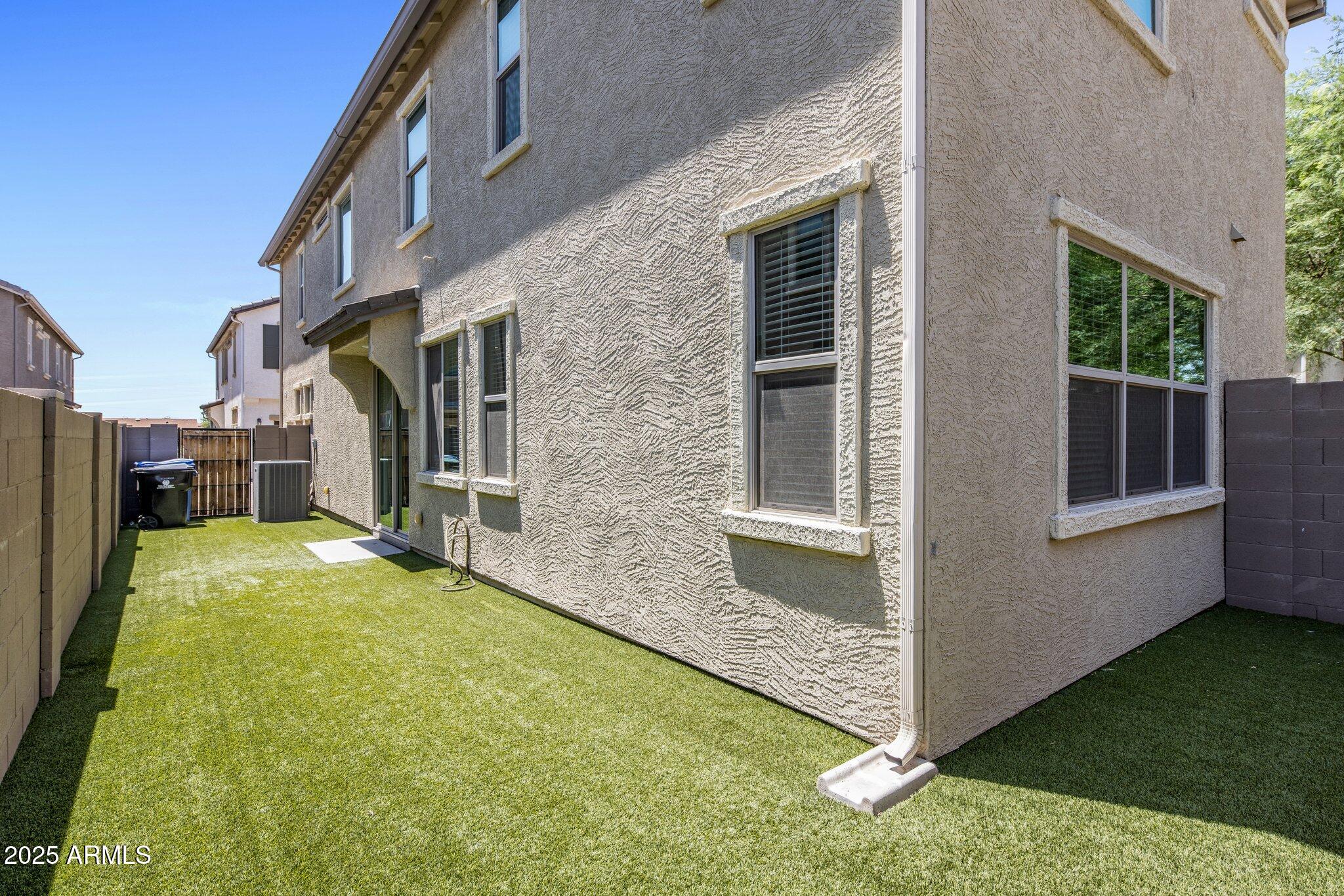 5809 W WARNER Street