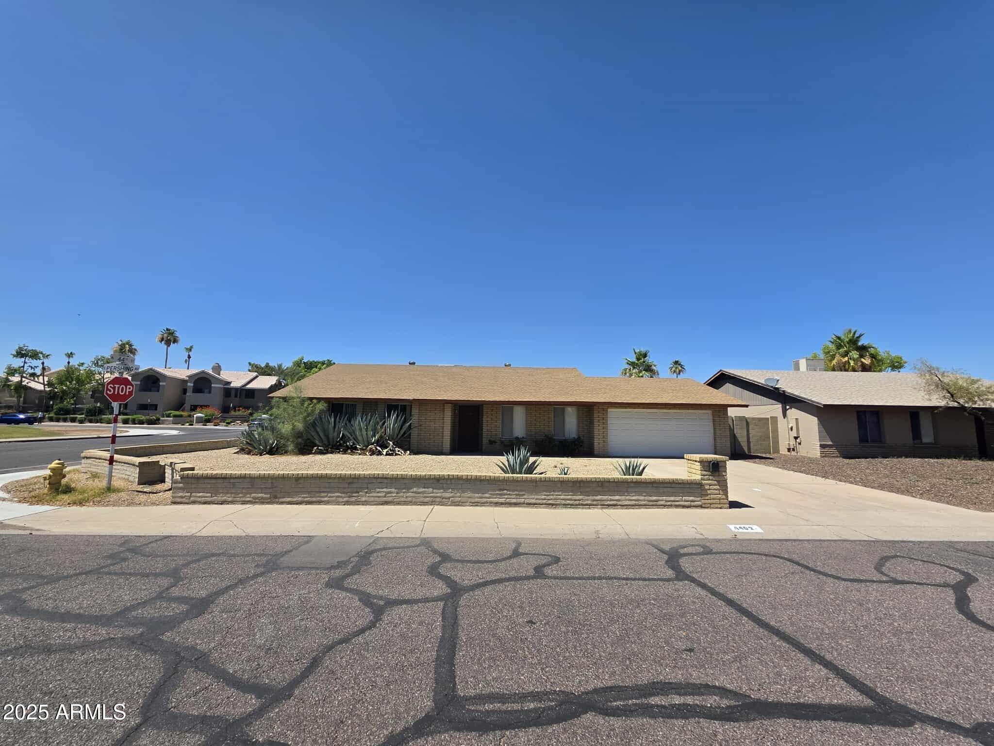 4402 E PERSHING Avenue