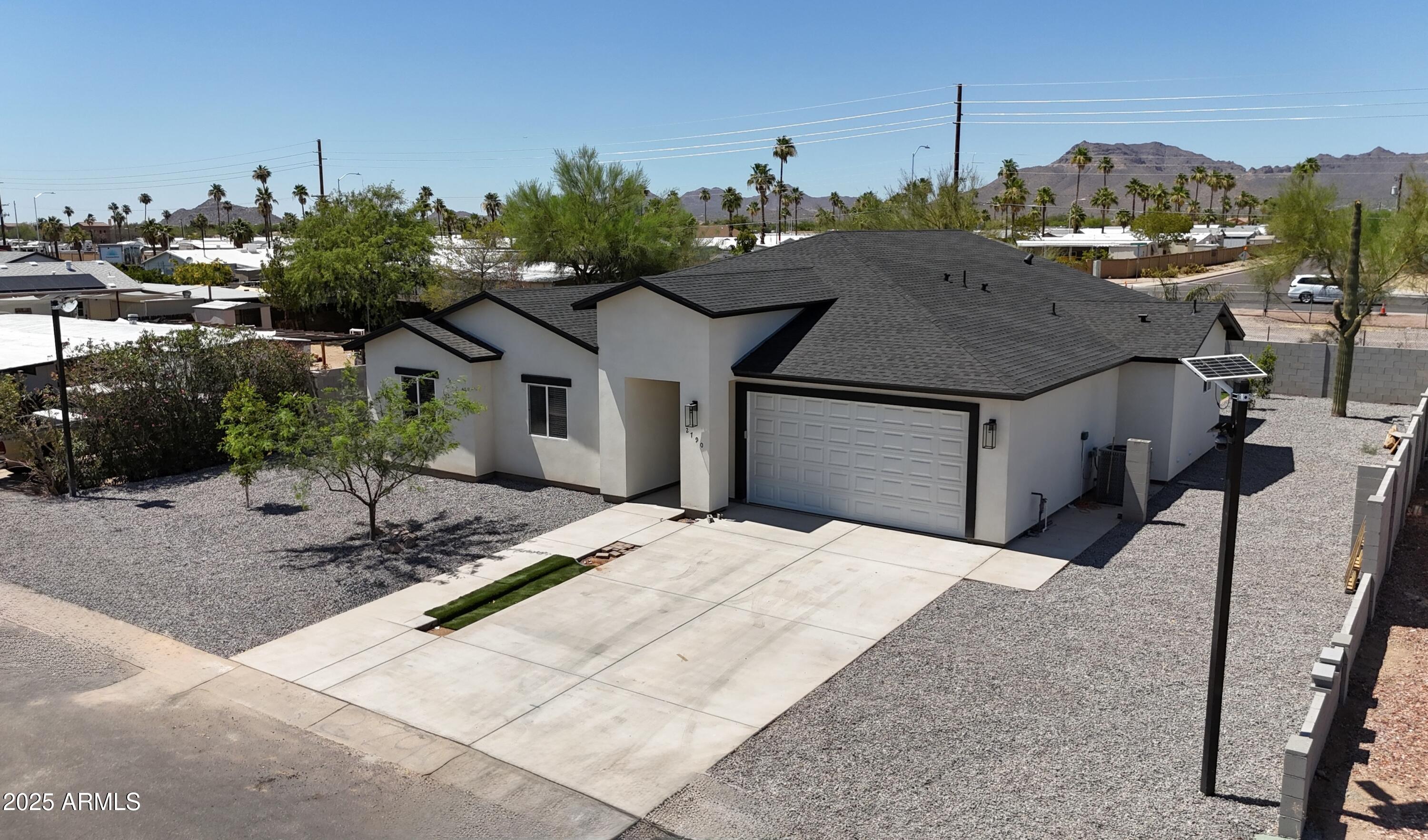 2790 W CHOLLA Street