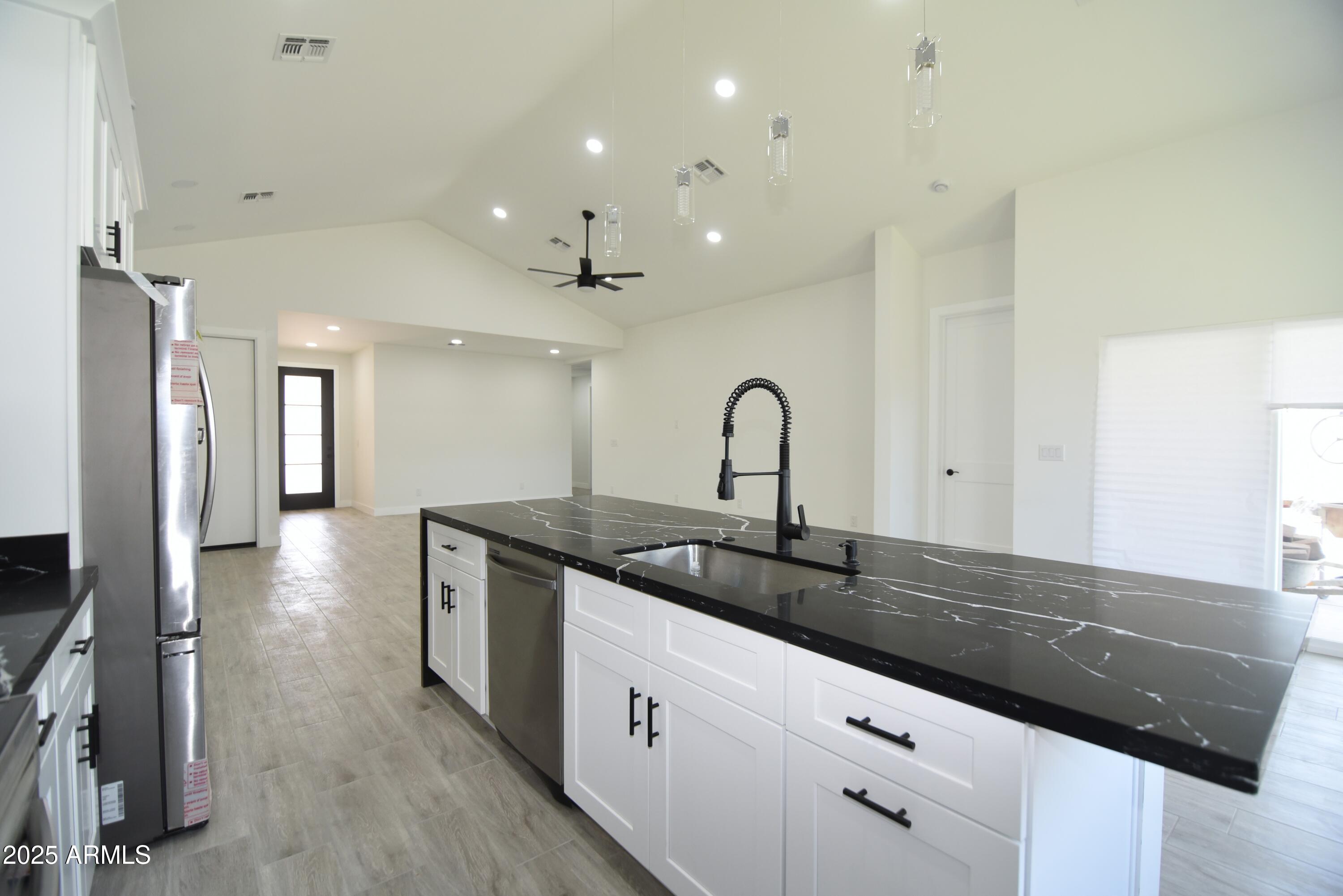 2790 W CHOLLA Street