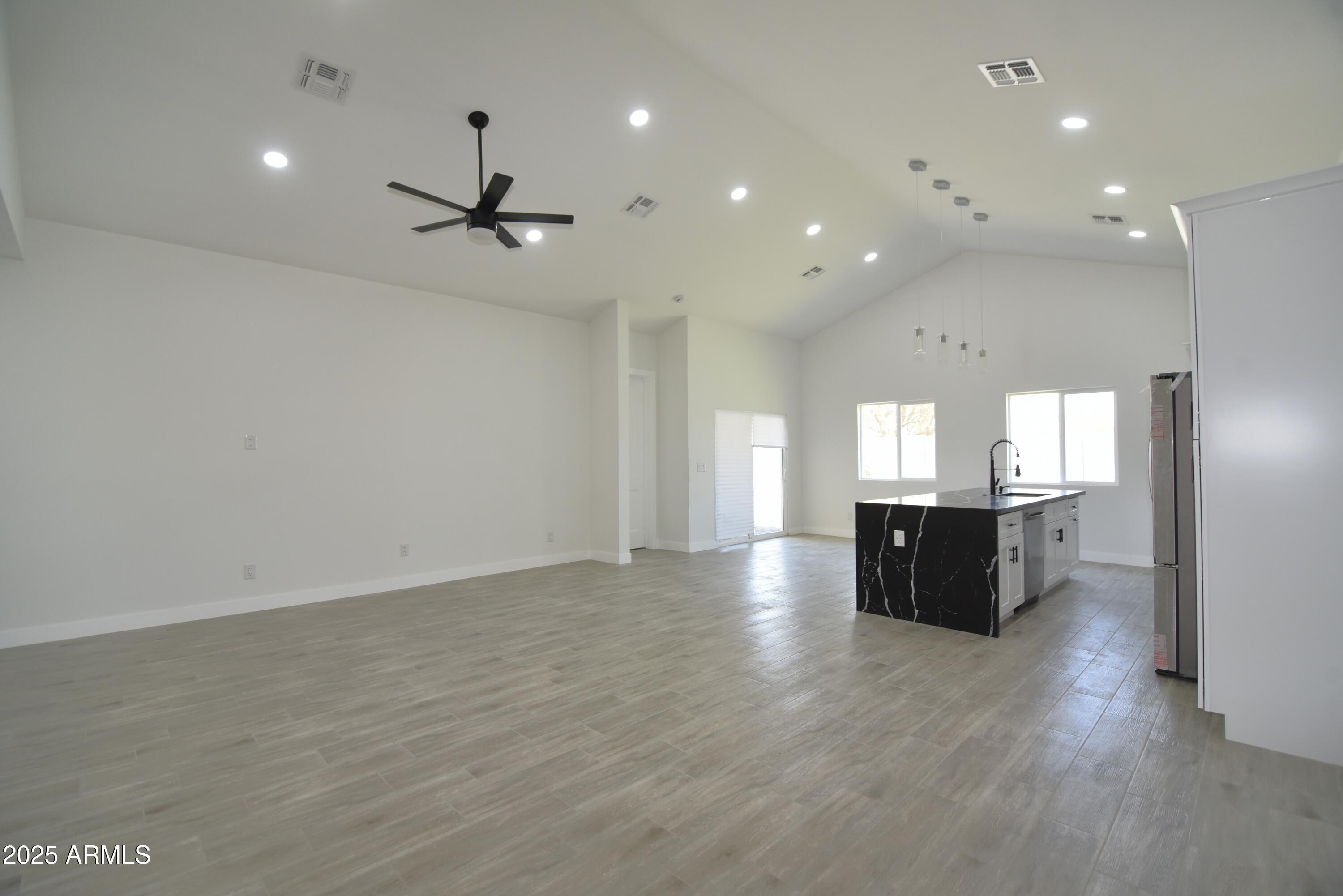 2790 W CHOLLA Street