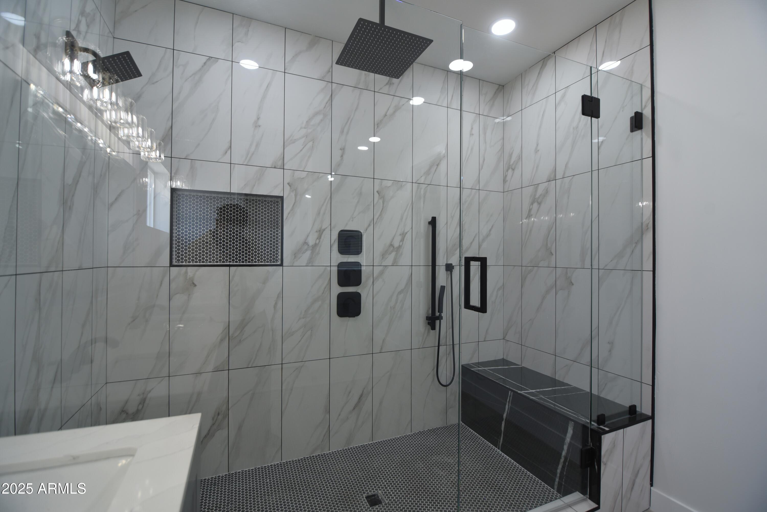 2790 W CHOLLA Street