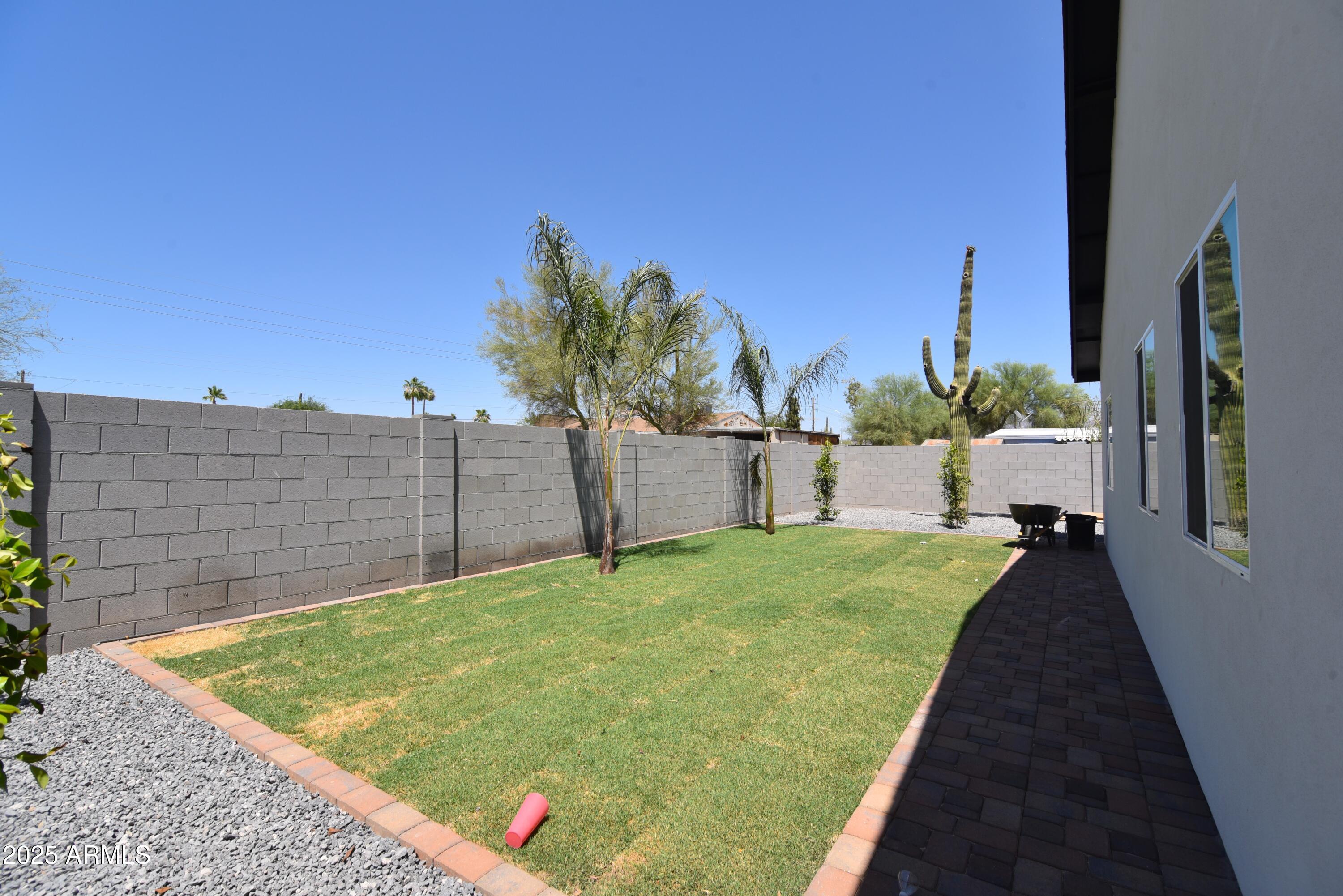 2790 W CHOLLA Street