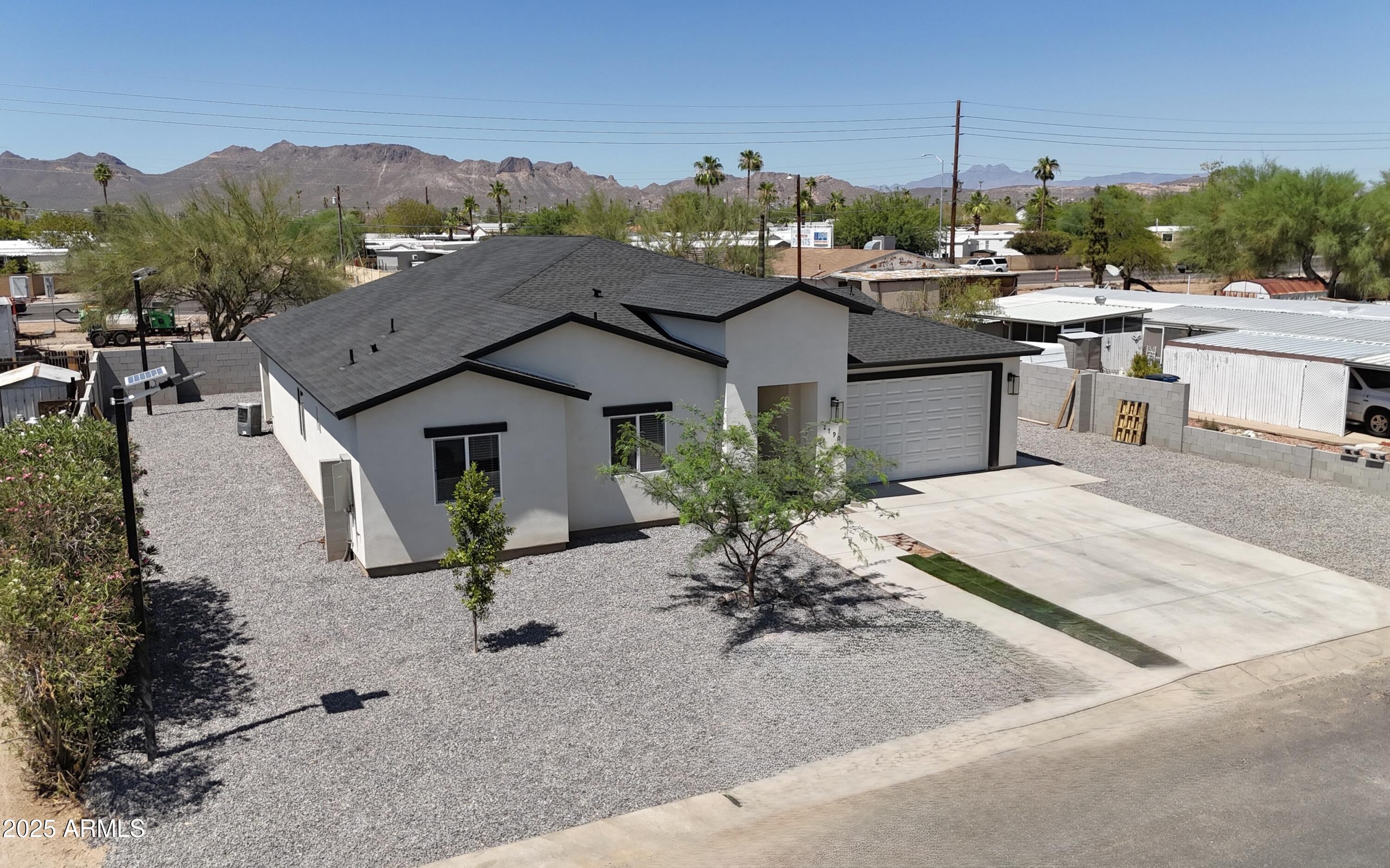 2790 W CHOLLA Street