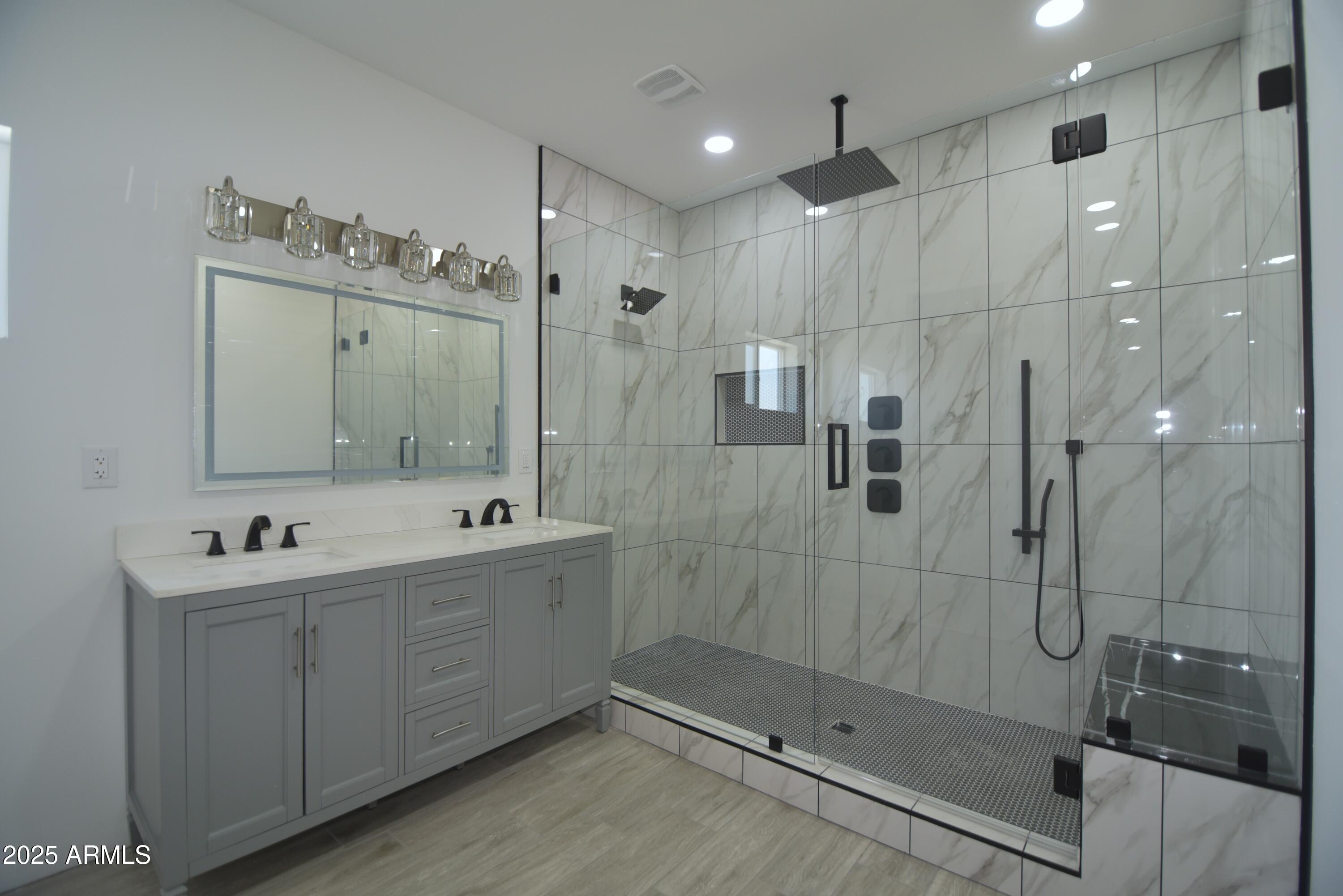 2790 W CHOLLA Street